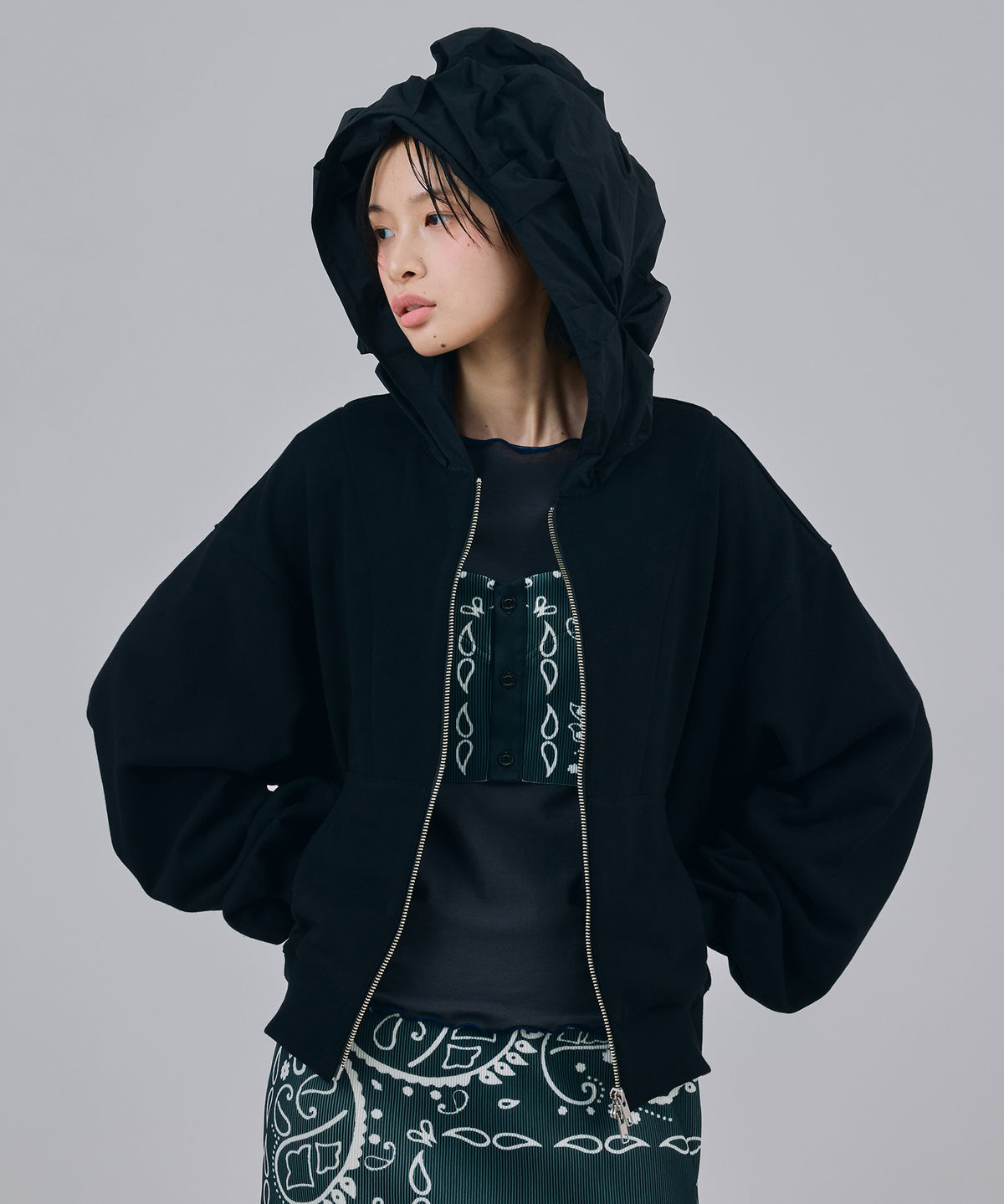 FLOWER SMOCKING HOODIE