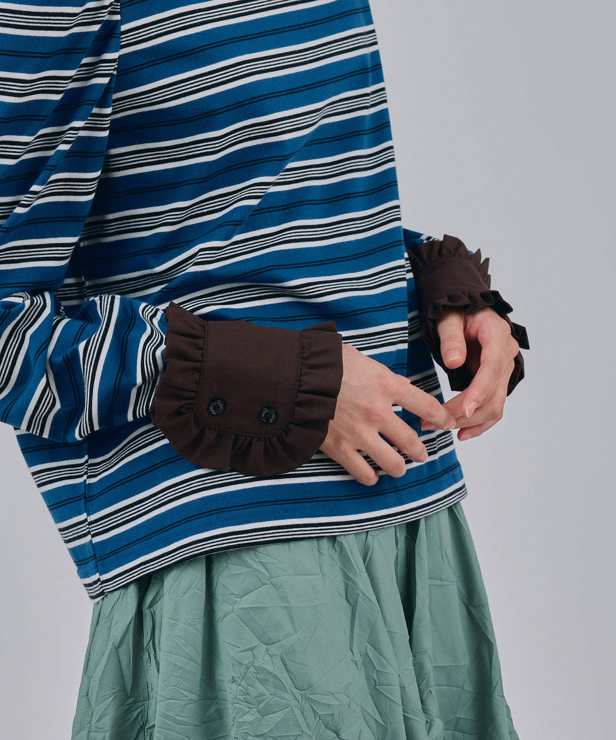 FRILL CUFFS
