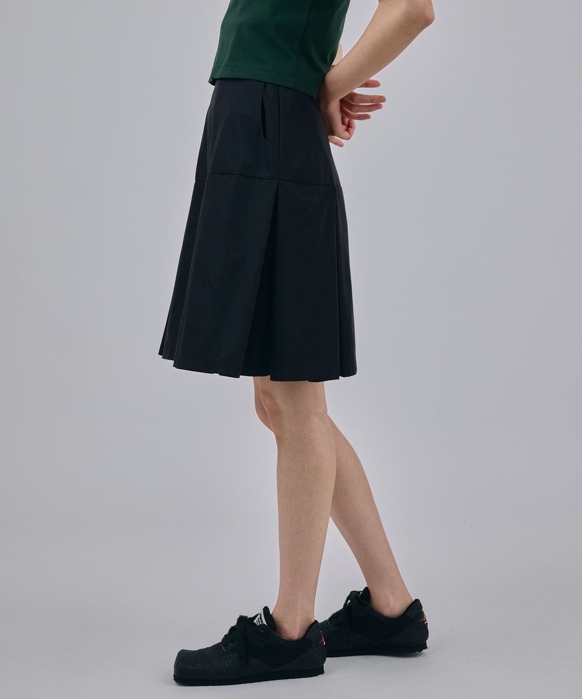 LAMINATED TAFFETA PLEATS MINI SKIRT