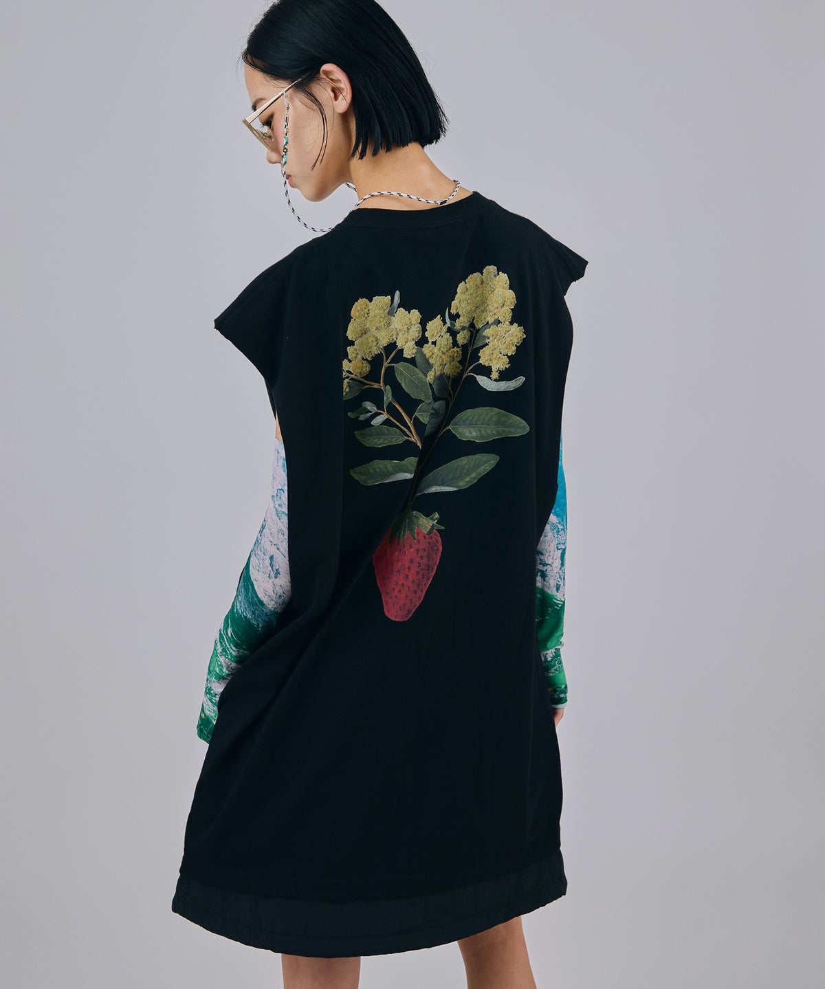 PRINT NO-SLEEVE T-SHIRT(STRAWBERRY)