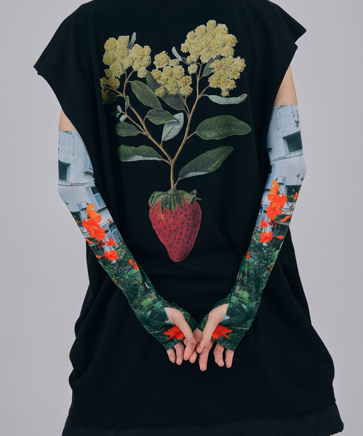 PRINT NO-SLEEVE T-SHIRT(STRAWBERRY)