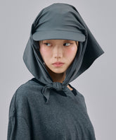 グレー