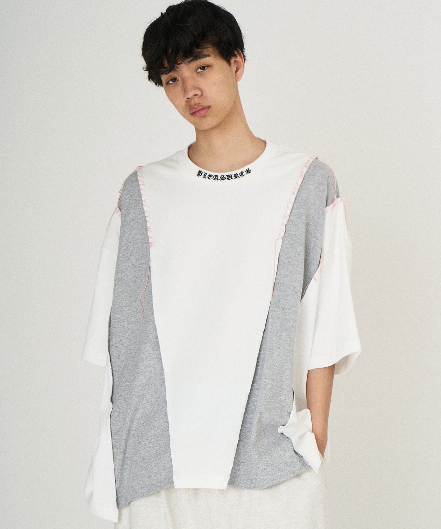 PLEASURES x DISCOVERED DOCKING WIDE TEE