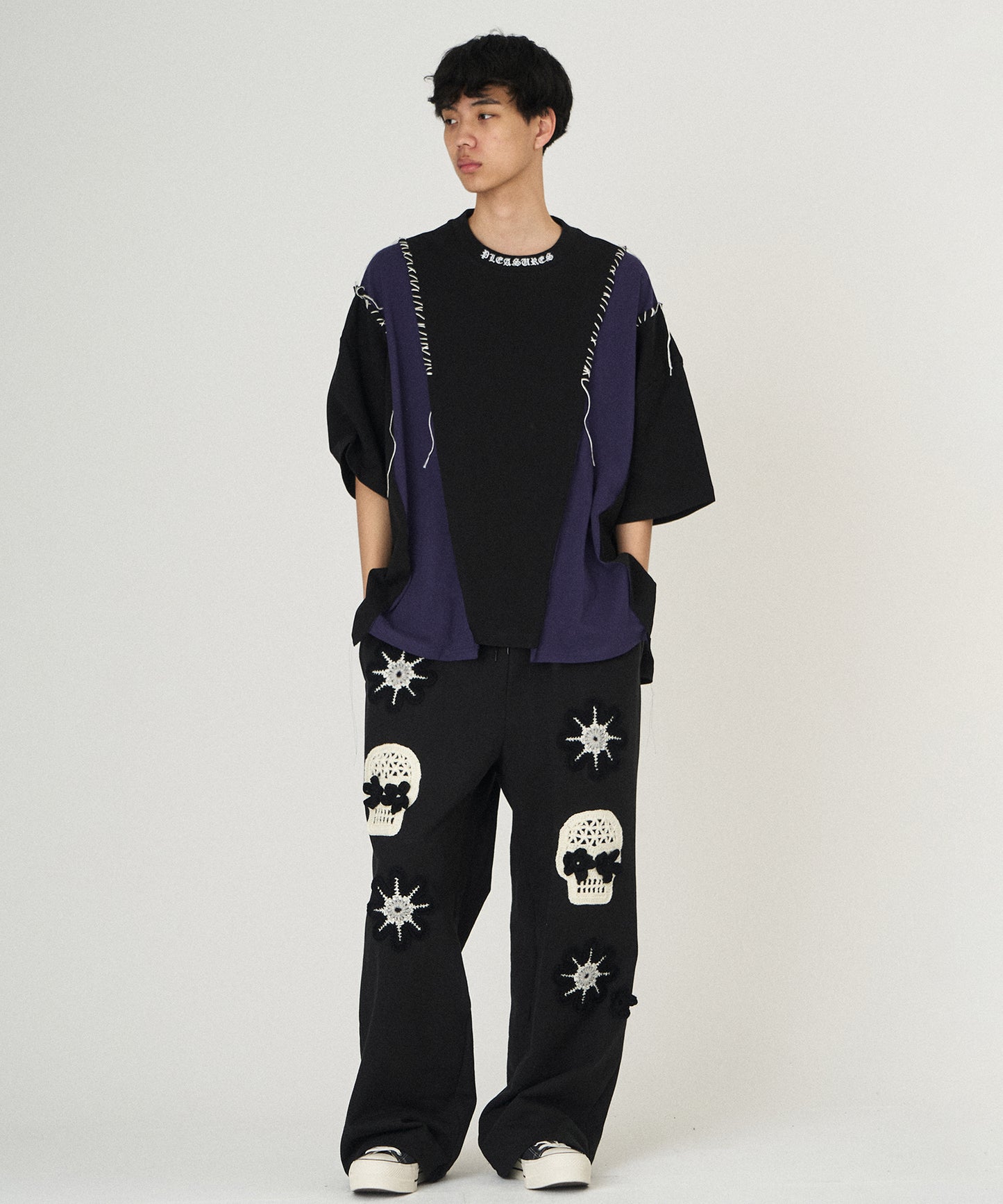 PLEASURES x DISCOVERED DOCKING WIDE TEE