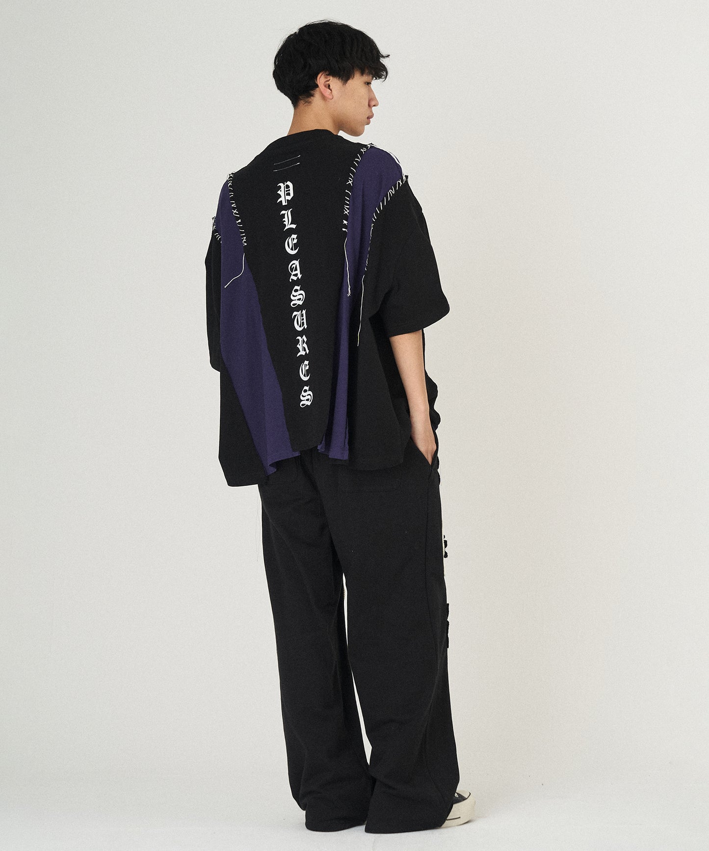 PLEASURES x DISCOVERED DOCKING WIDE TEE