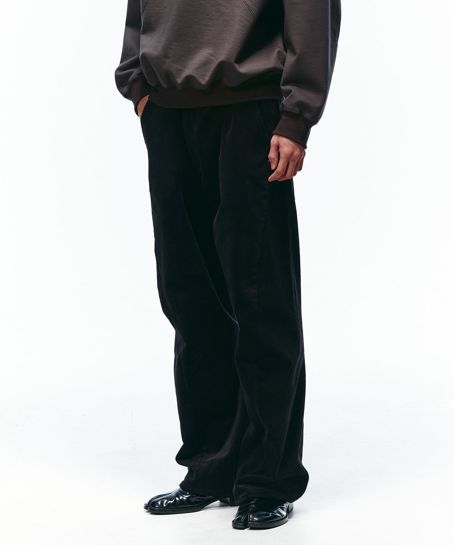 3D CUTTING CODYROY PANTS