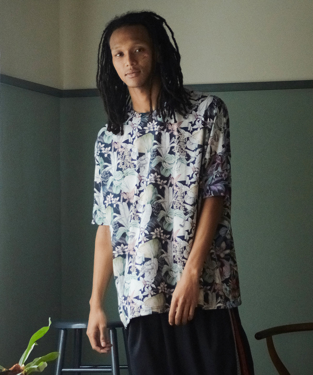 HOLIDAY ALOHA TEE