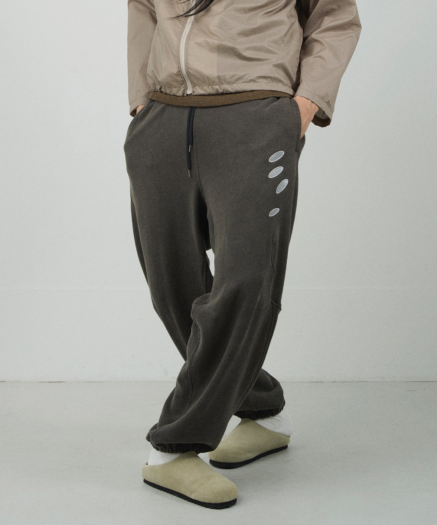 CIRCLE REFLECTOR SWEAT PANTS