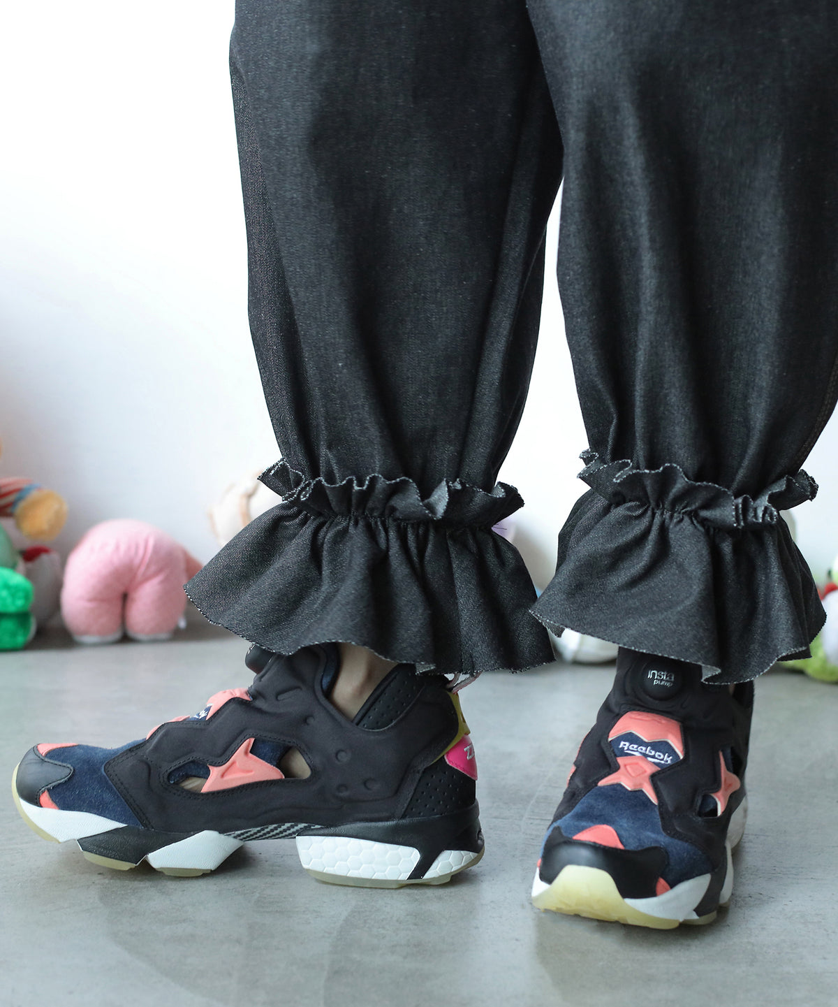 GATHERED DENIM PANTS