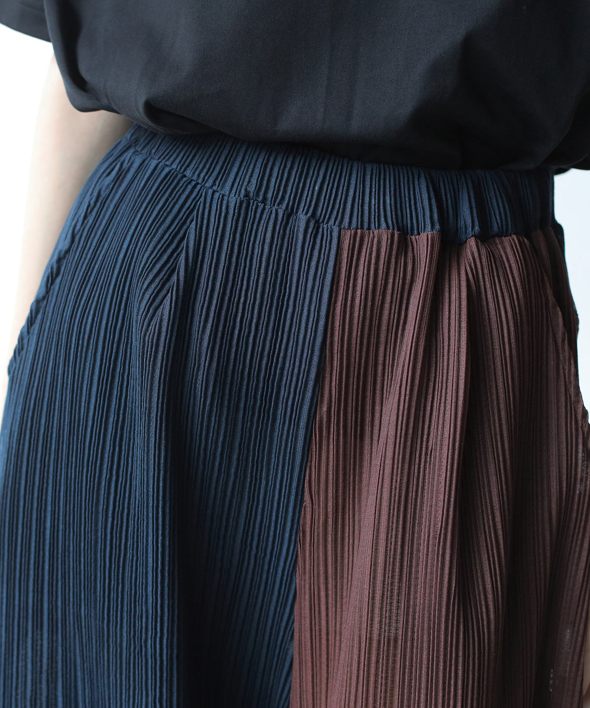 RELAXED PLEATED PANTS