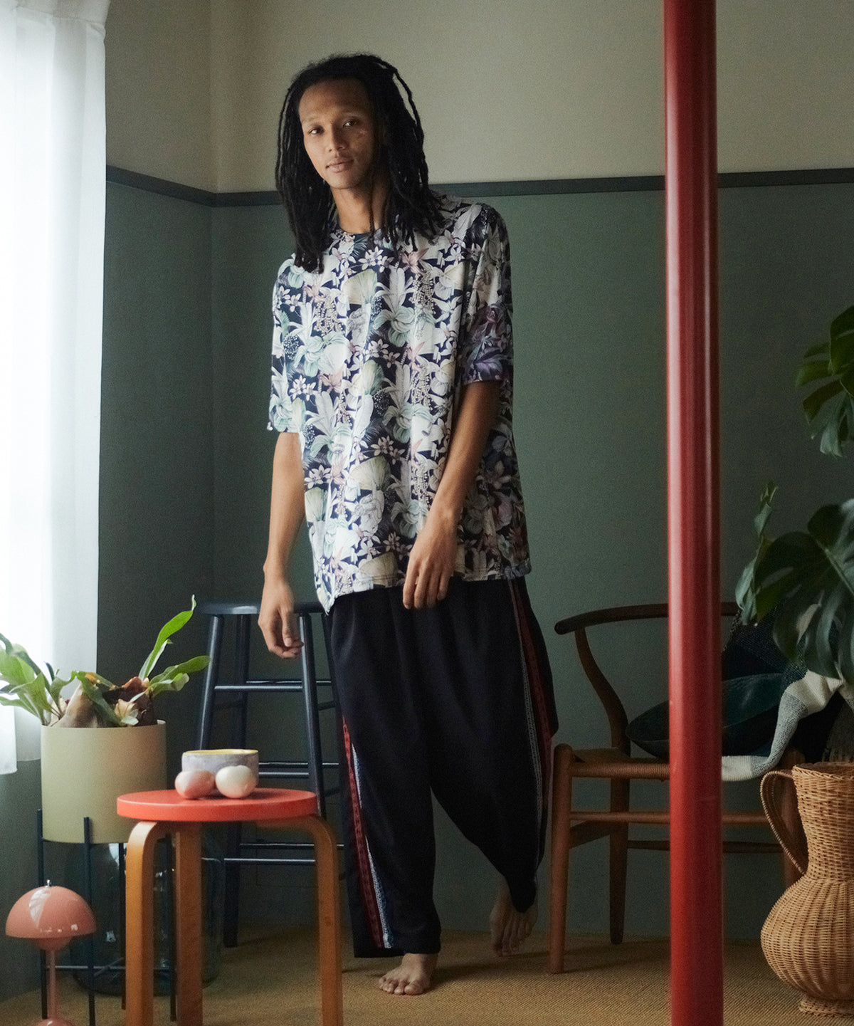 HOLIDAY ALOHA TEE