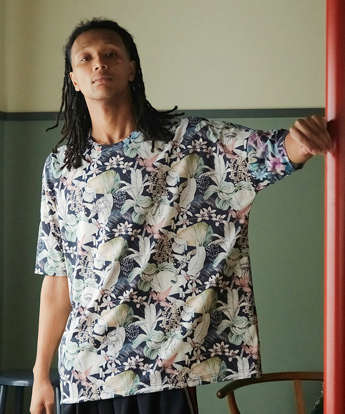HOLIDAY ALOHA TEE