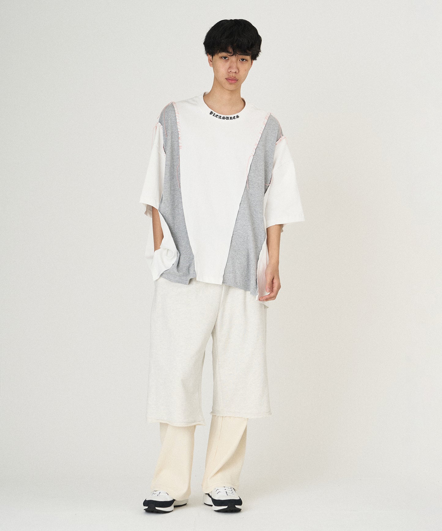 PLEASURES x DISCOVERED DOCKING WIDE TEE