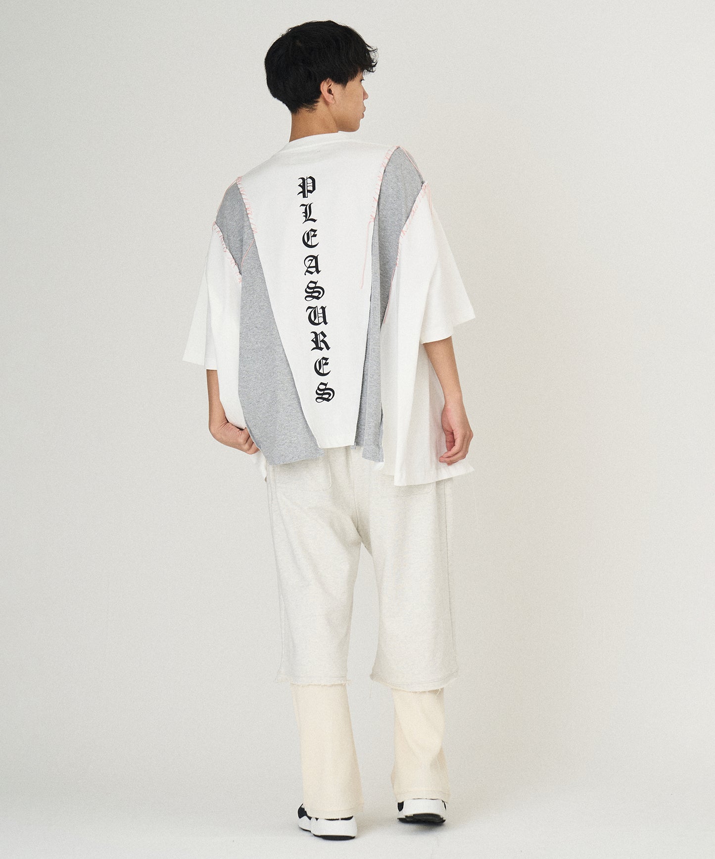 PLEASURES x DISCOVERED DOCKING WIDE TEE