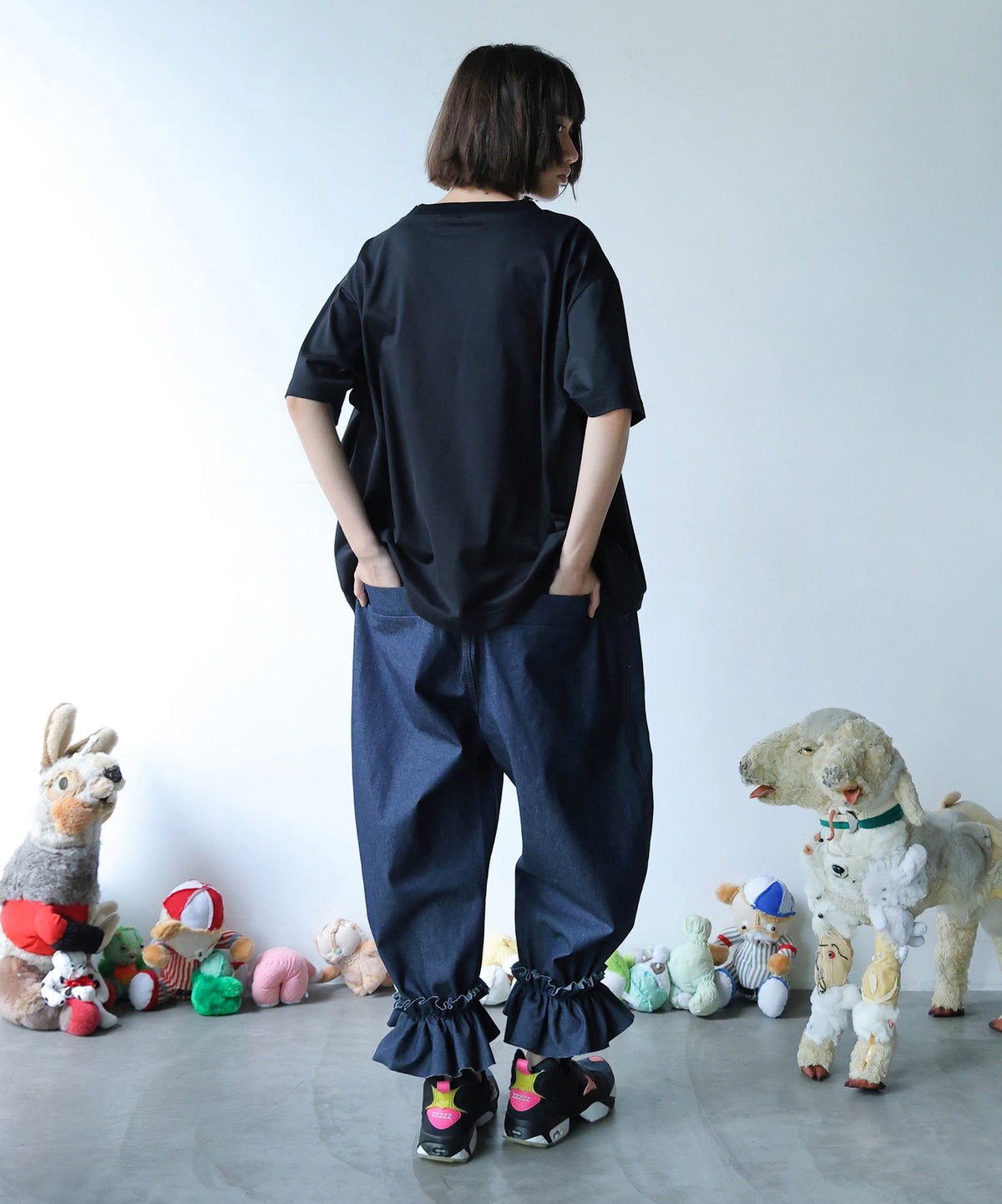 GATHERED DENIM PANTS
