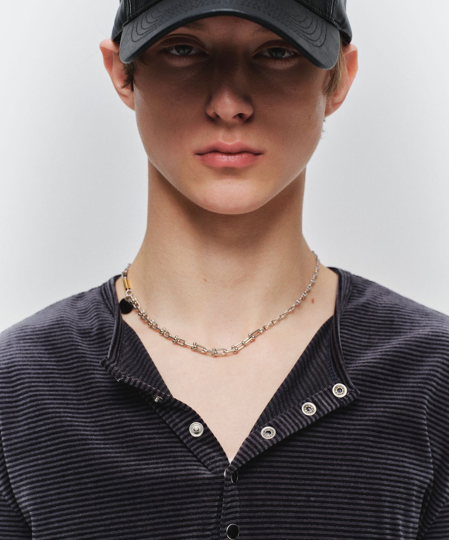 SWITCHING NECKLACE