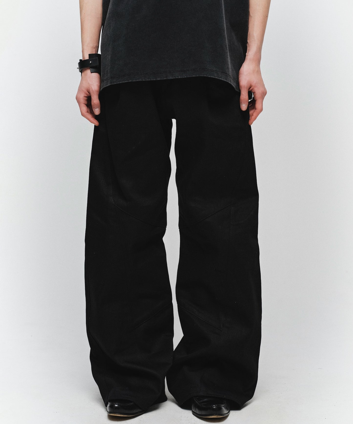 ENGINEERED DRAPING FLARE DENIM PANTS