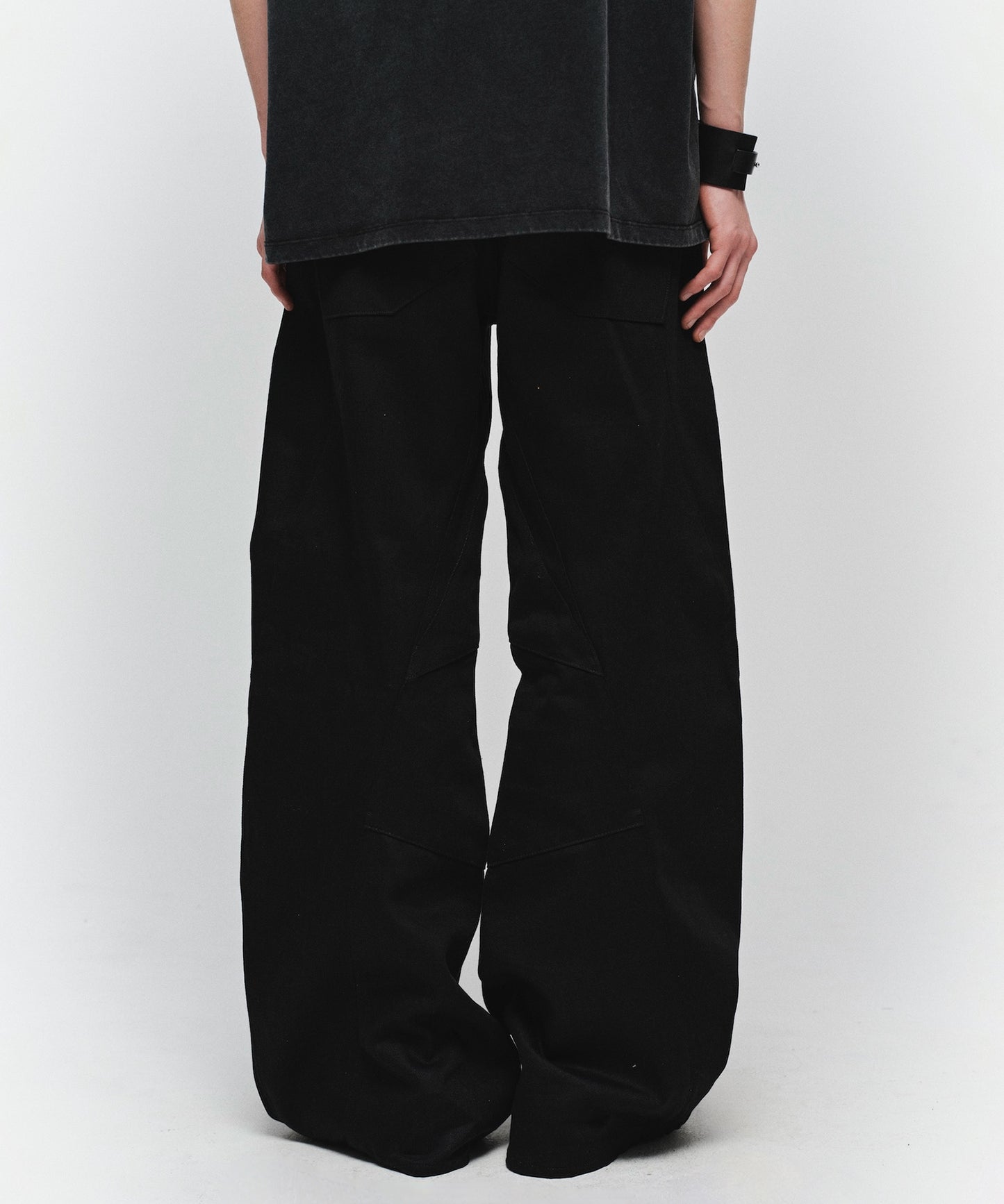 ENGINEERED DRAPING FLARE DENIM PANTS