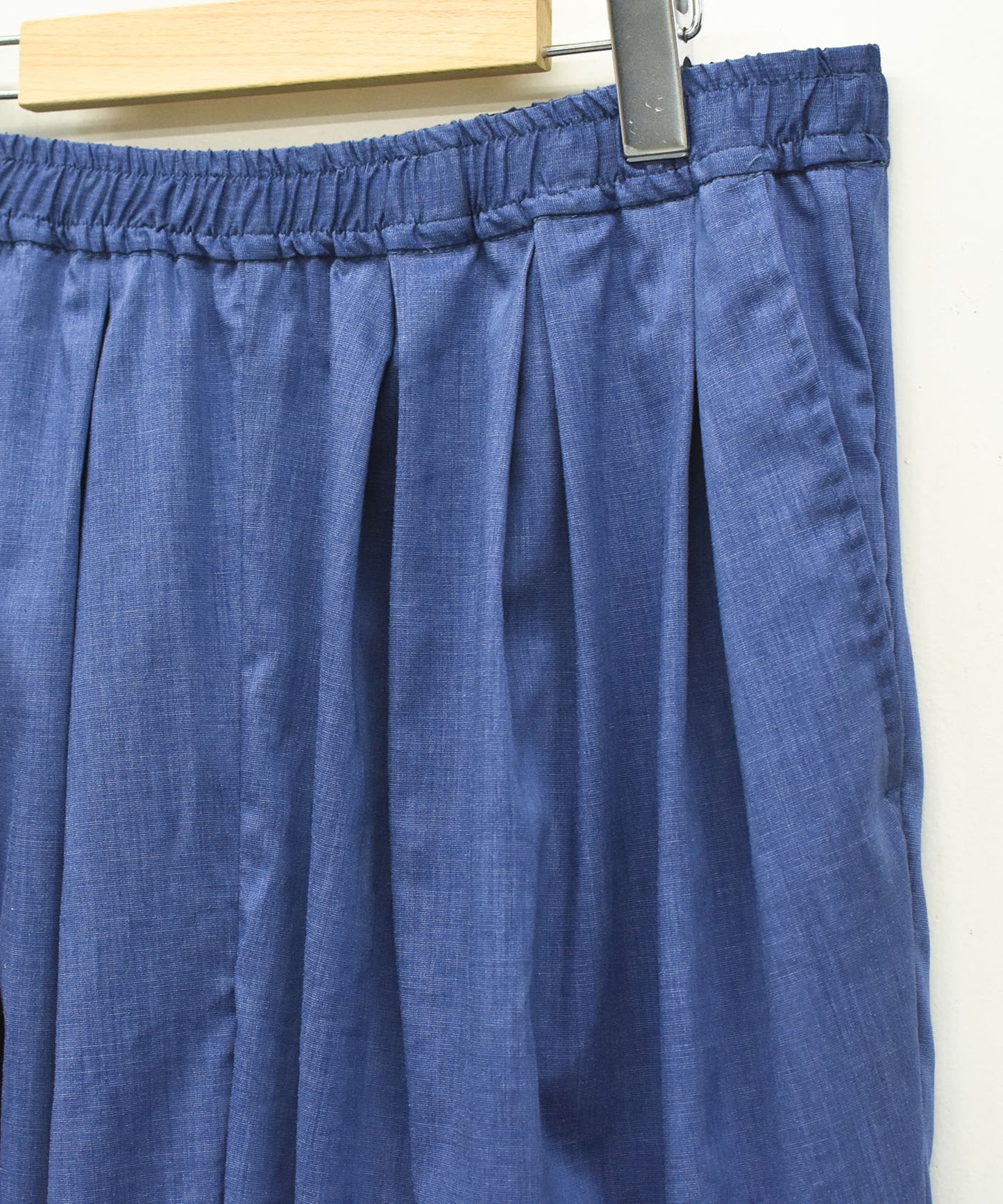 TRIPLE TUCK LINEN PANTS