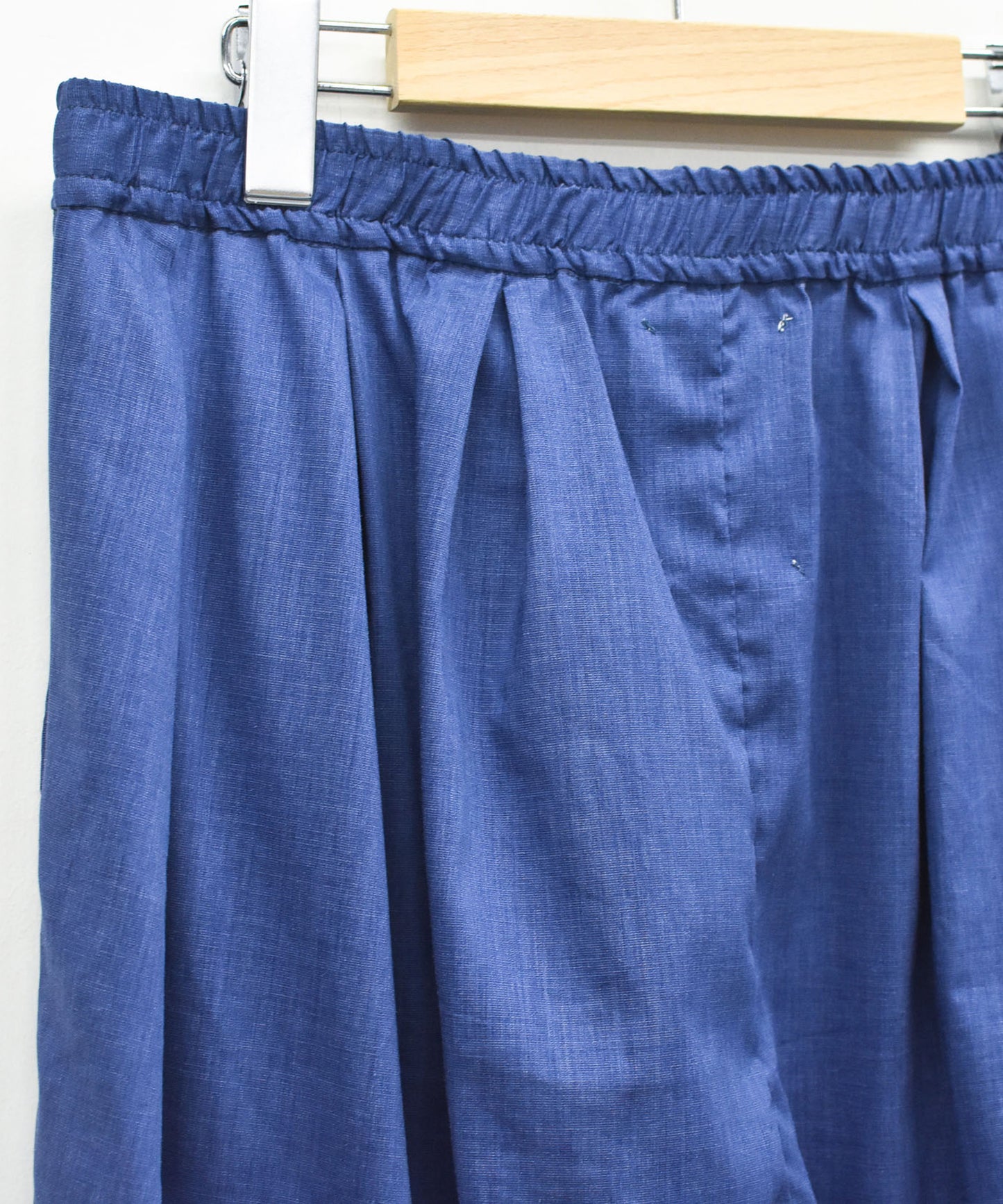 TRIPLE TUCK LINEN PANTS