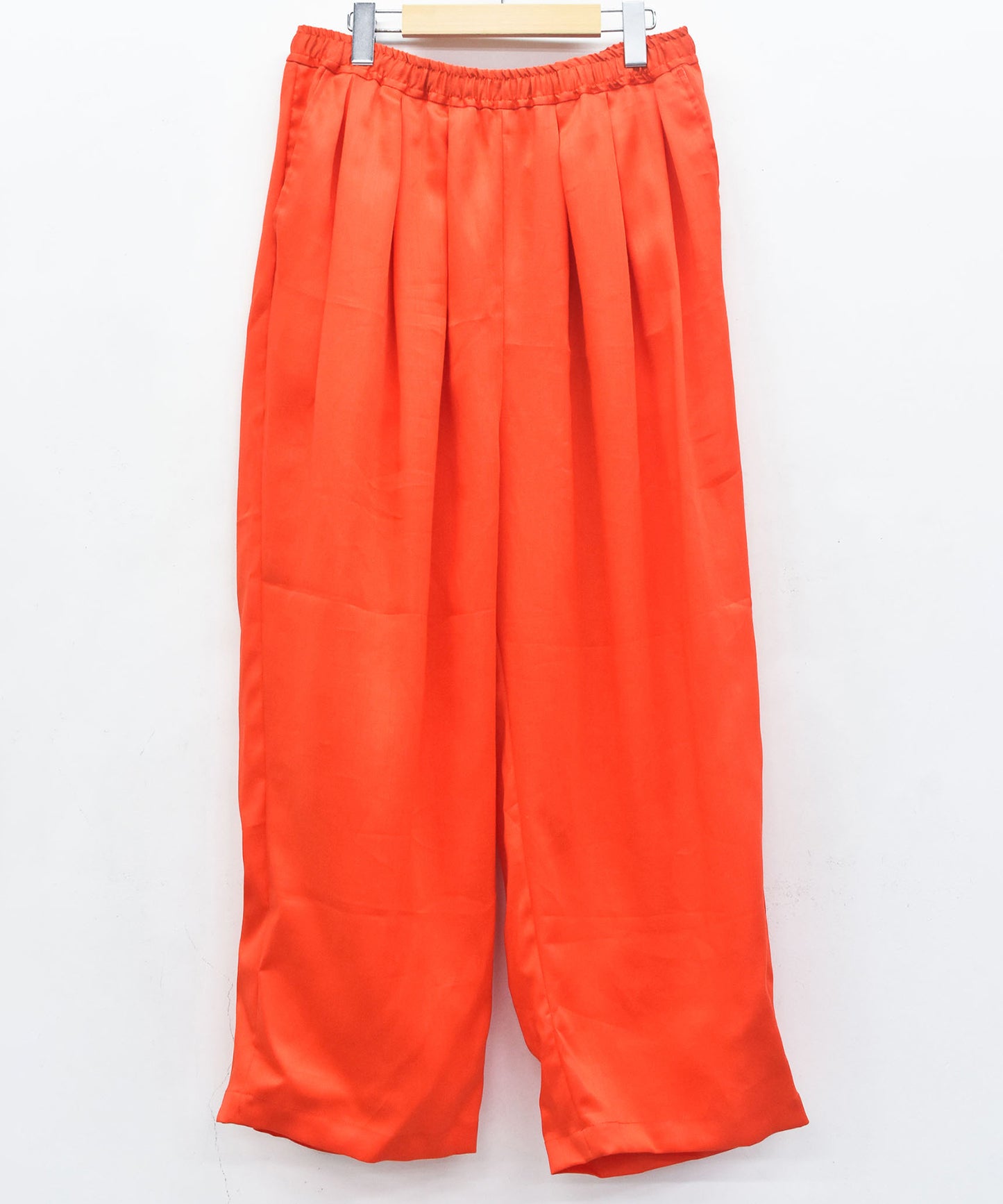 TRIPLE TUCK LINEN PANTS