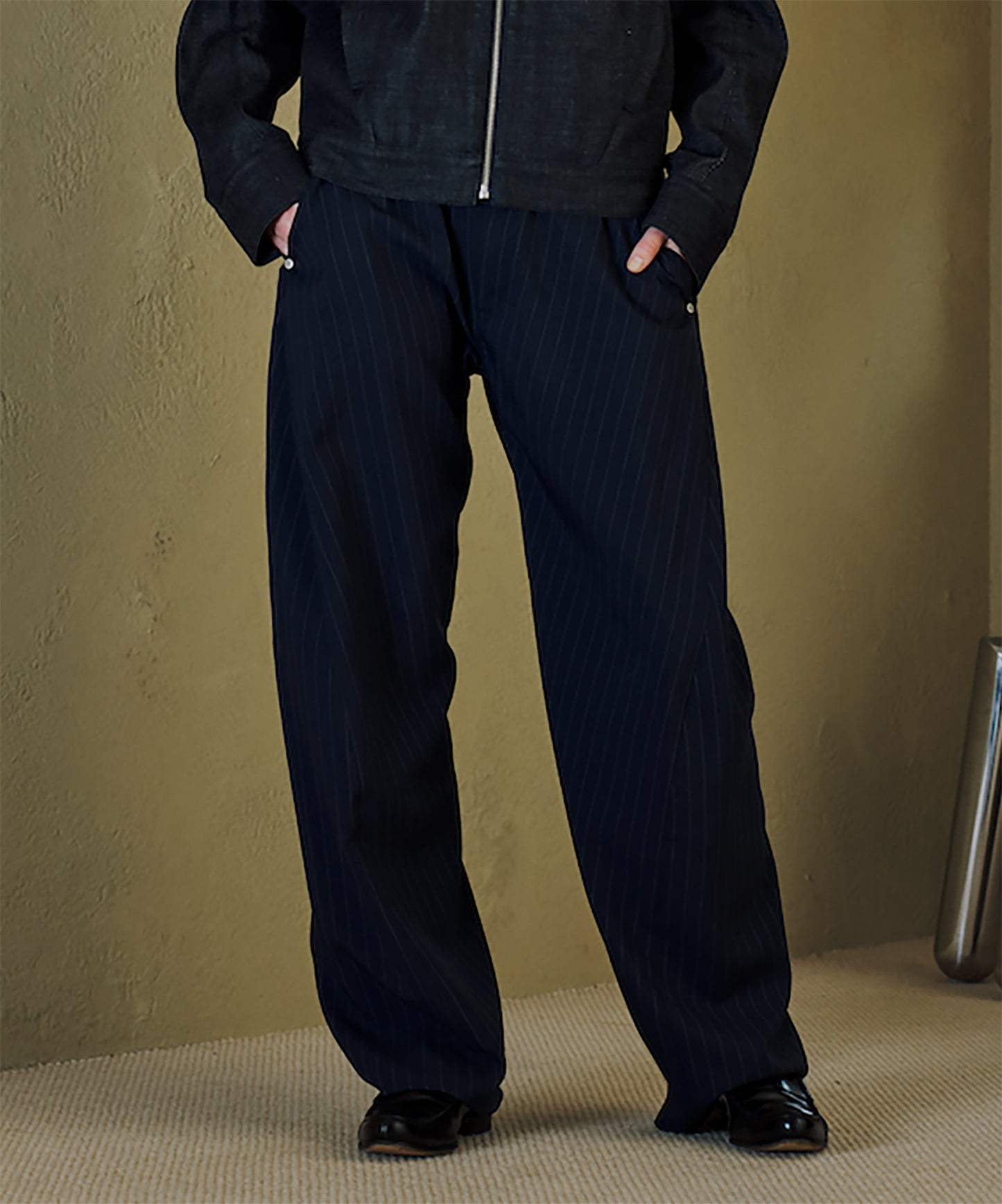 3D STRIPE CUTTING PANTS