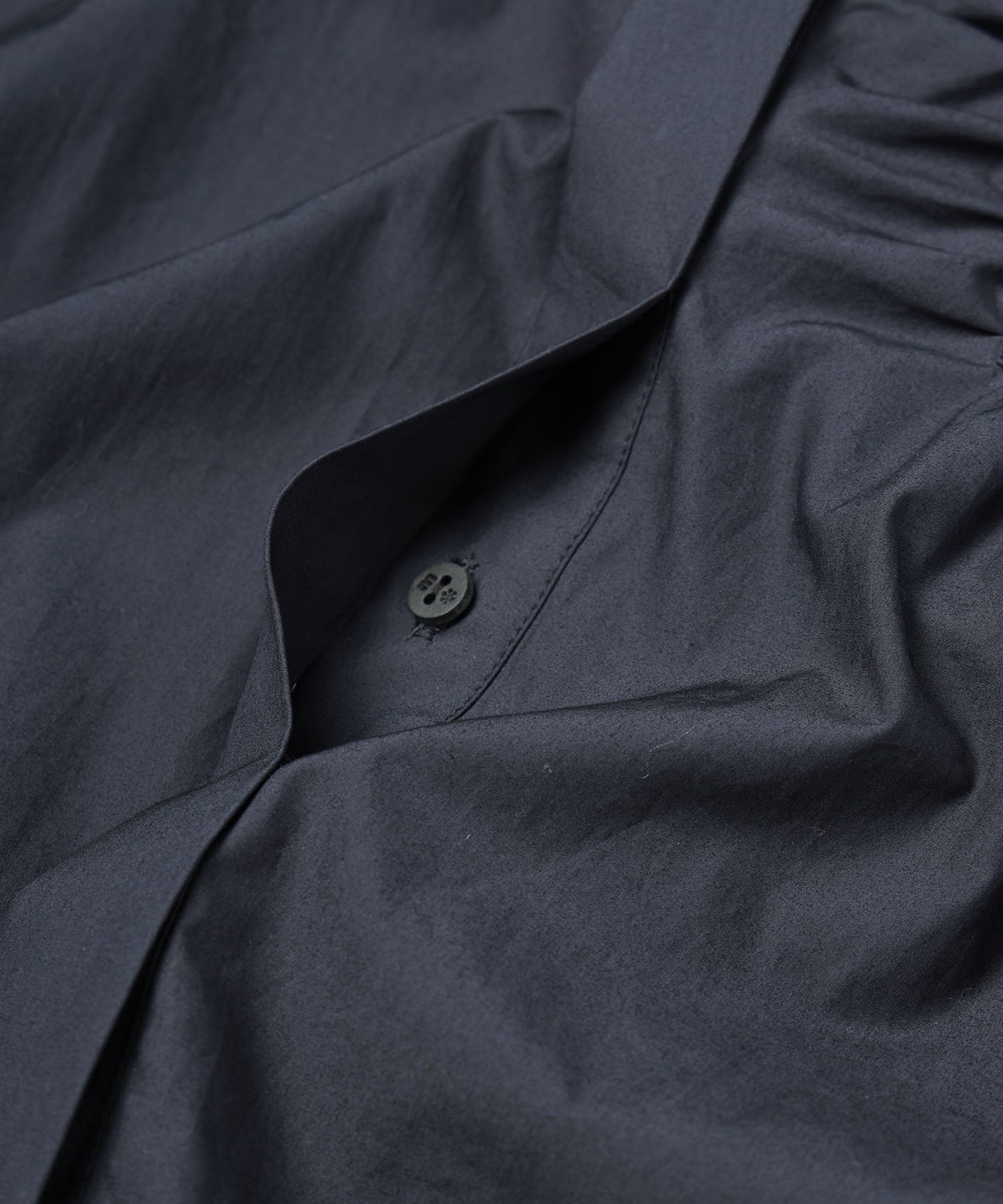 NEGATIVE SPACE POCKET SHIRT
