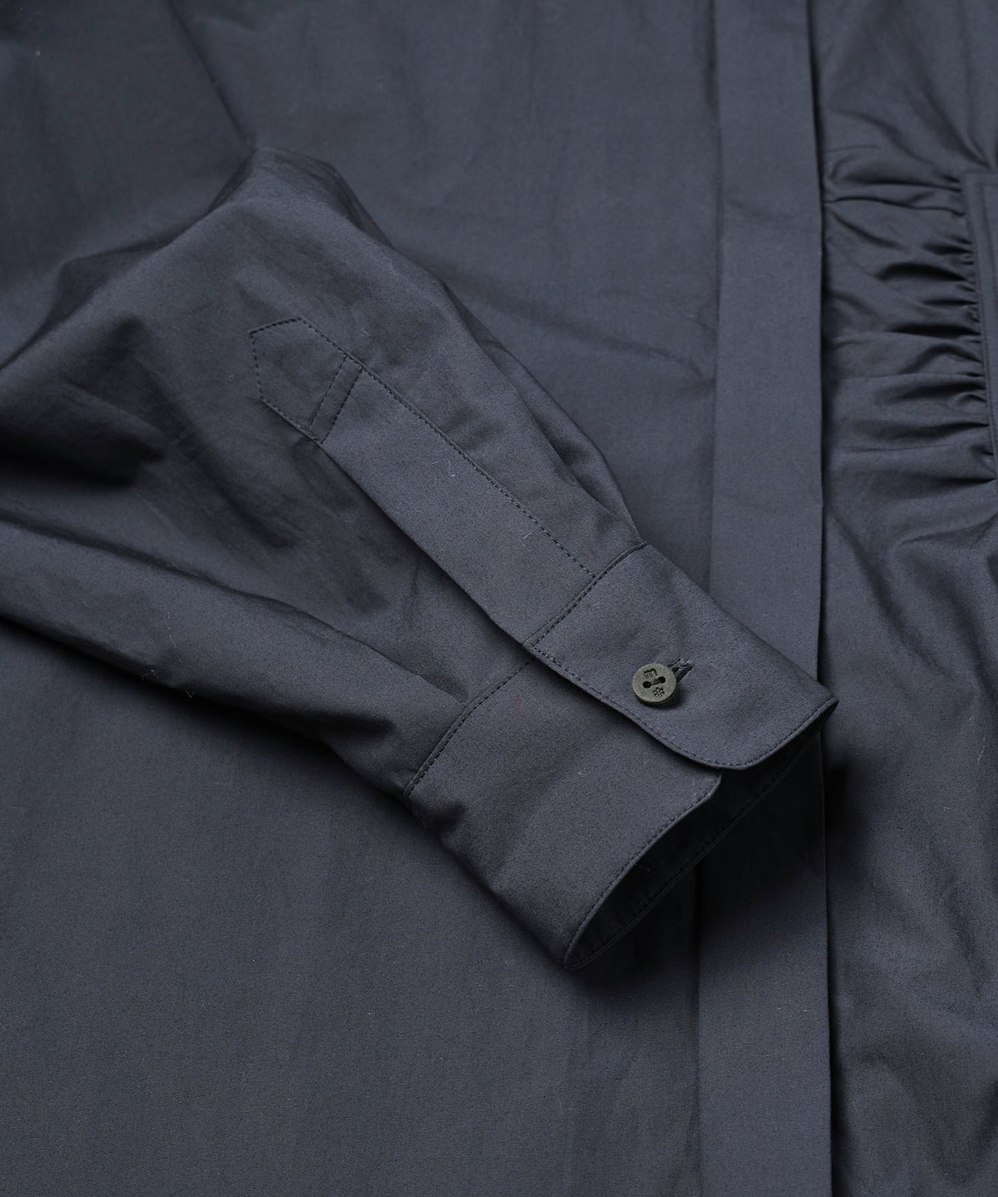 NEGATIVE SPACE POCKET SHIRT