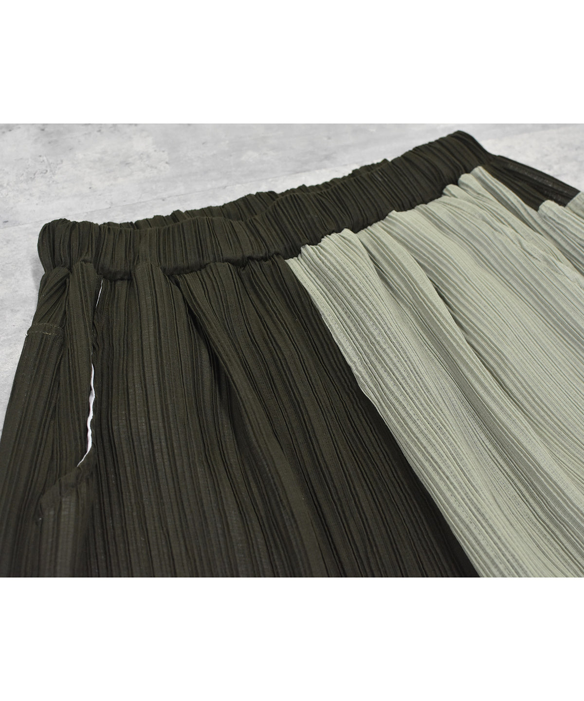 RELAXED PLEATED PANTS