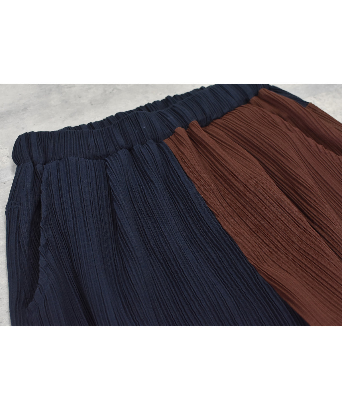 RELAXED PLEATED PANTS