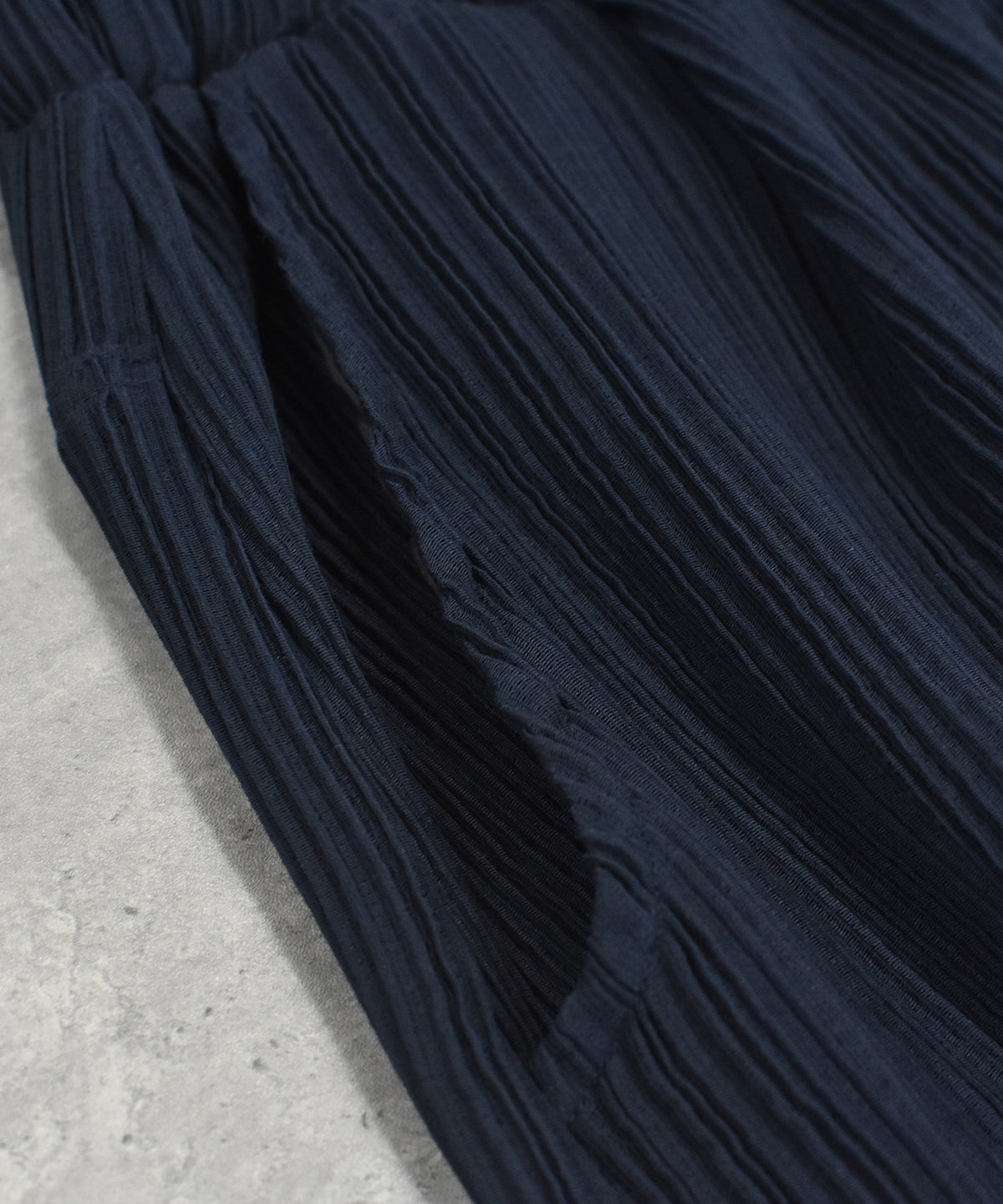 RELAXED PLEATED PANTS