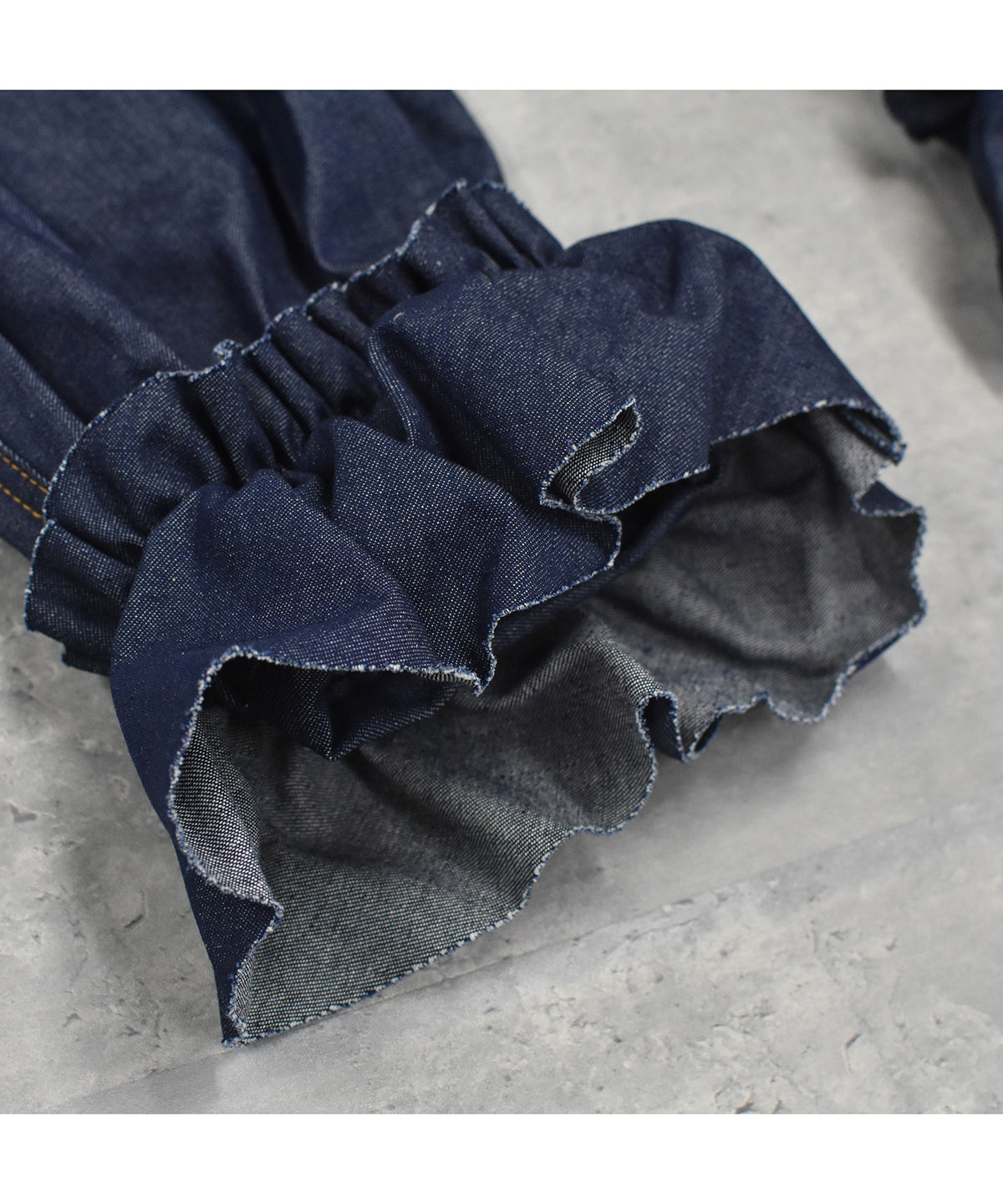 GATHERED DENIM PANTS