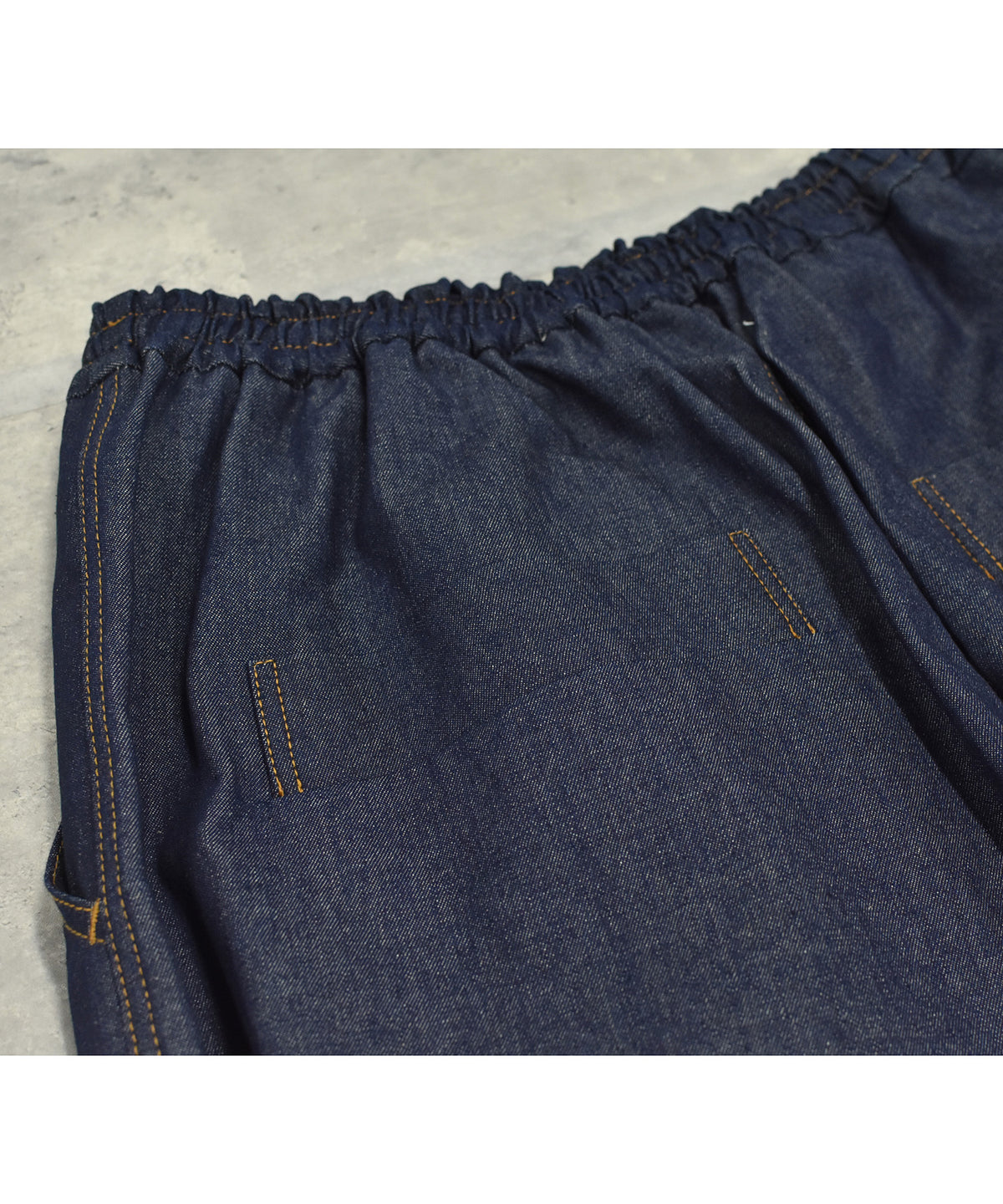 GATHERED DENIM PANTS