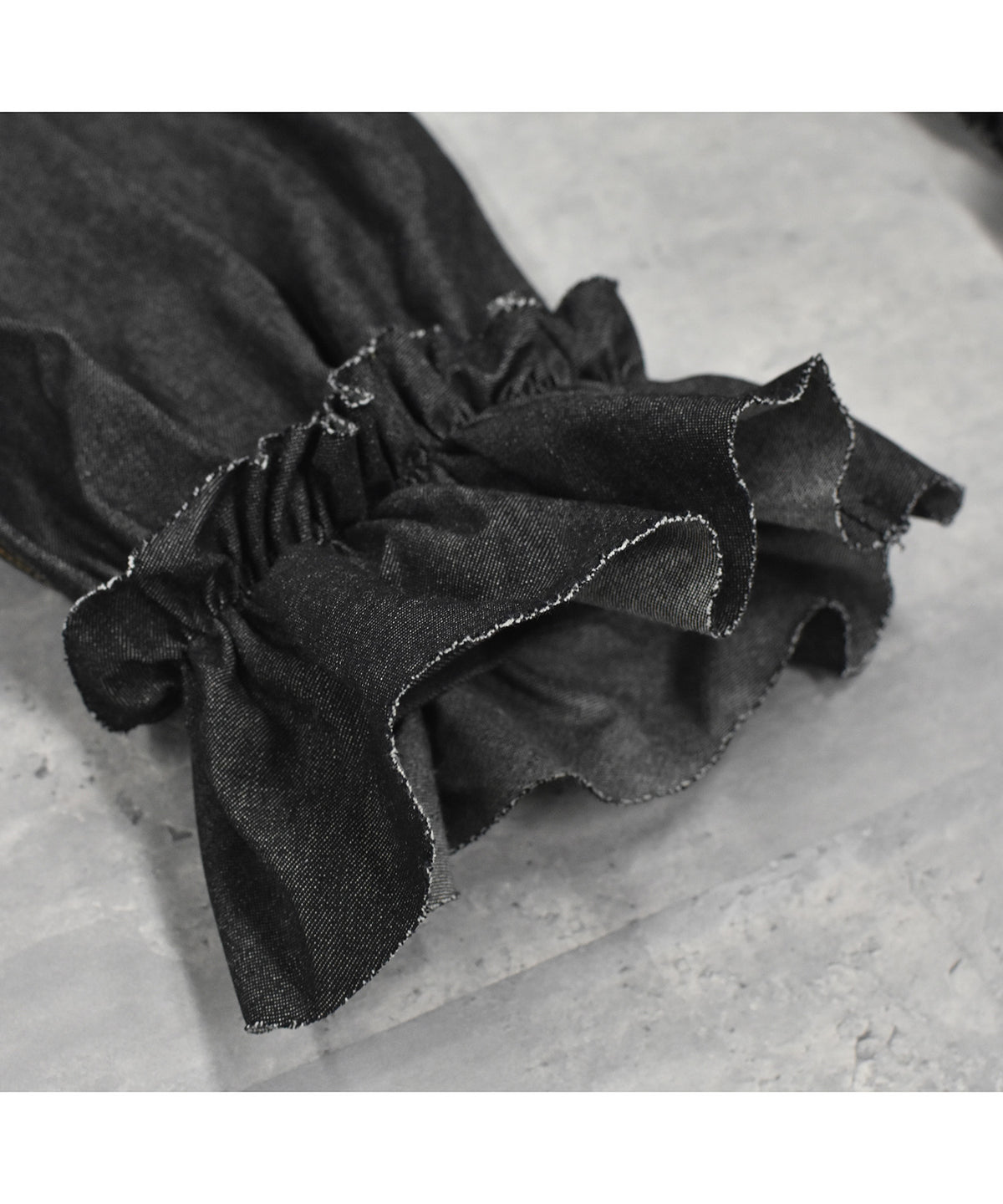 GATHERED DENIM PANTS