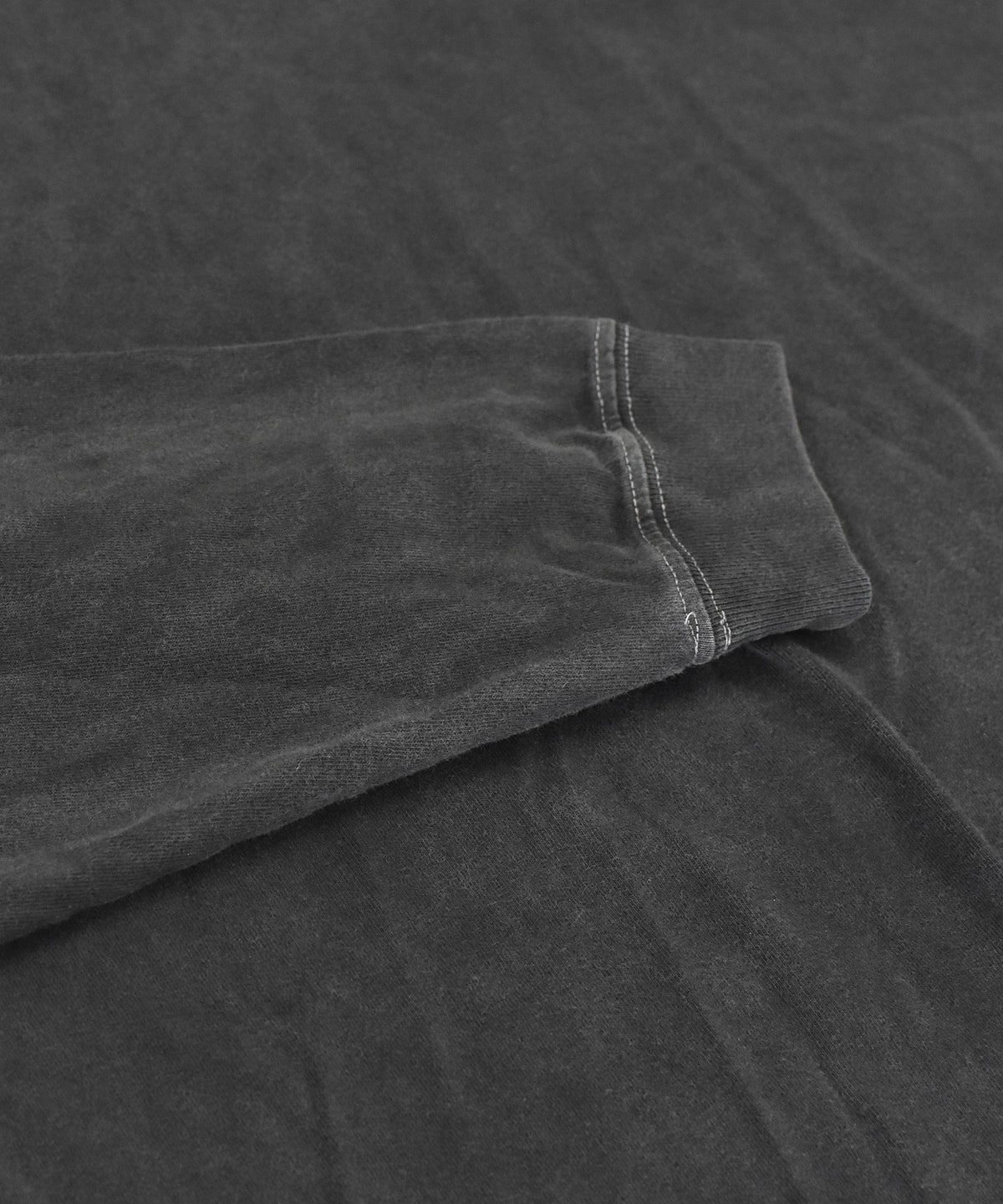 PIGMENT-DYED L/S TEE（WAR IS OVER）