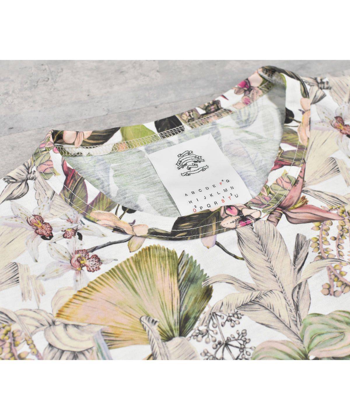 HOLIDAY ALOHA TEE