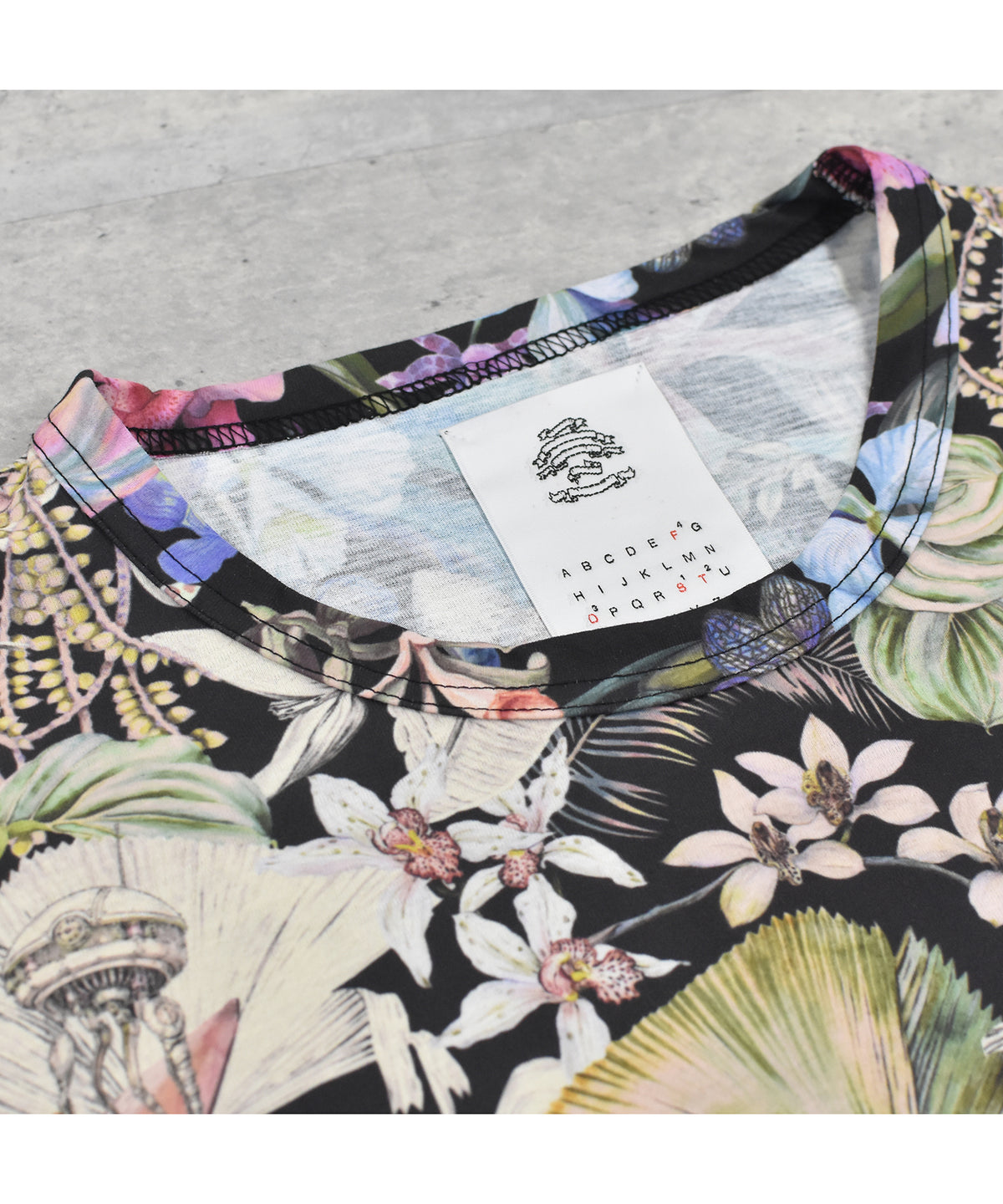 HOLIDAY ALOHA TEE
