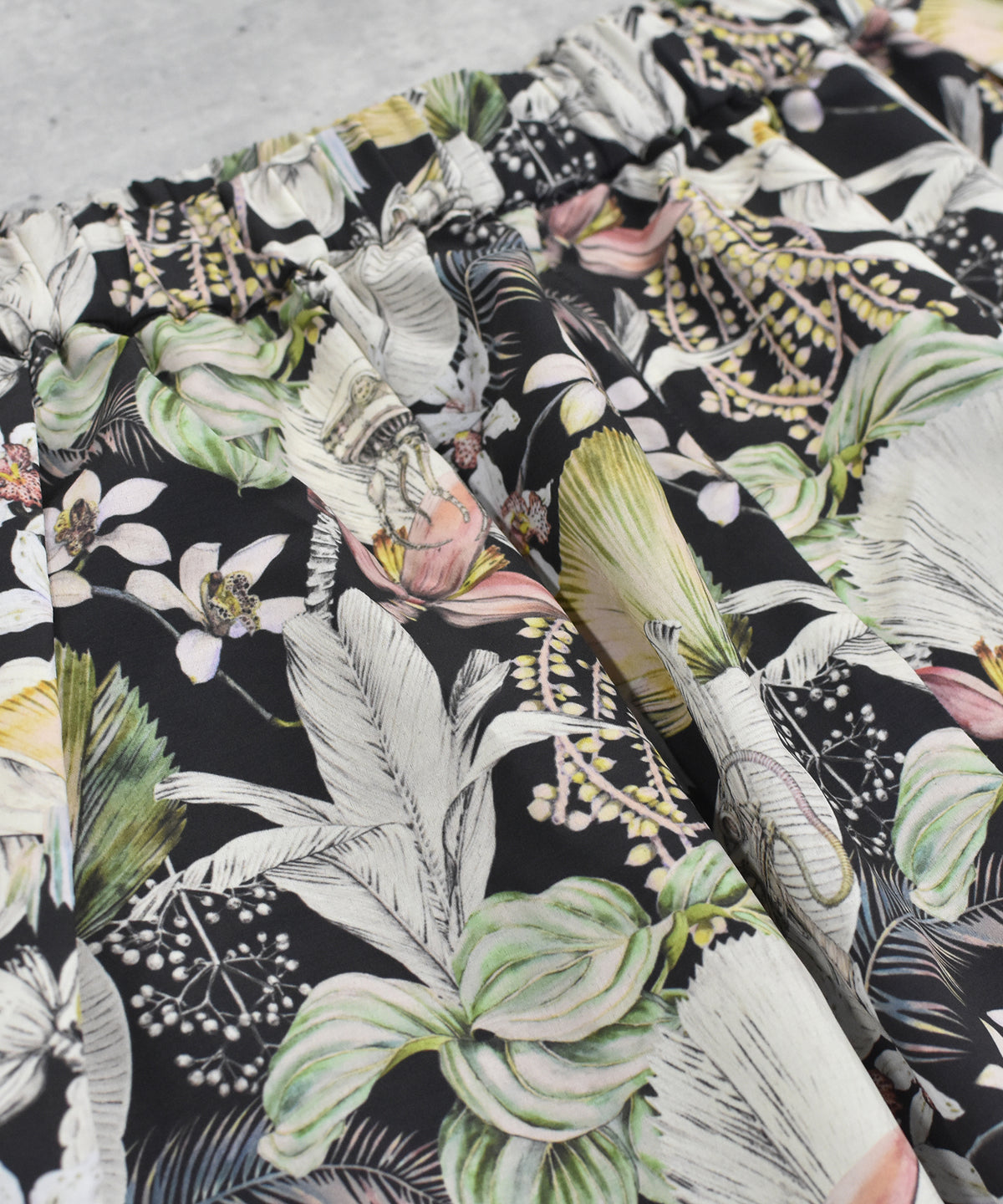 HOLIDAY ALOHA SHORTS