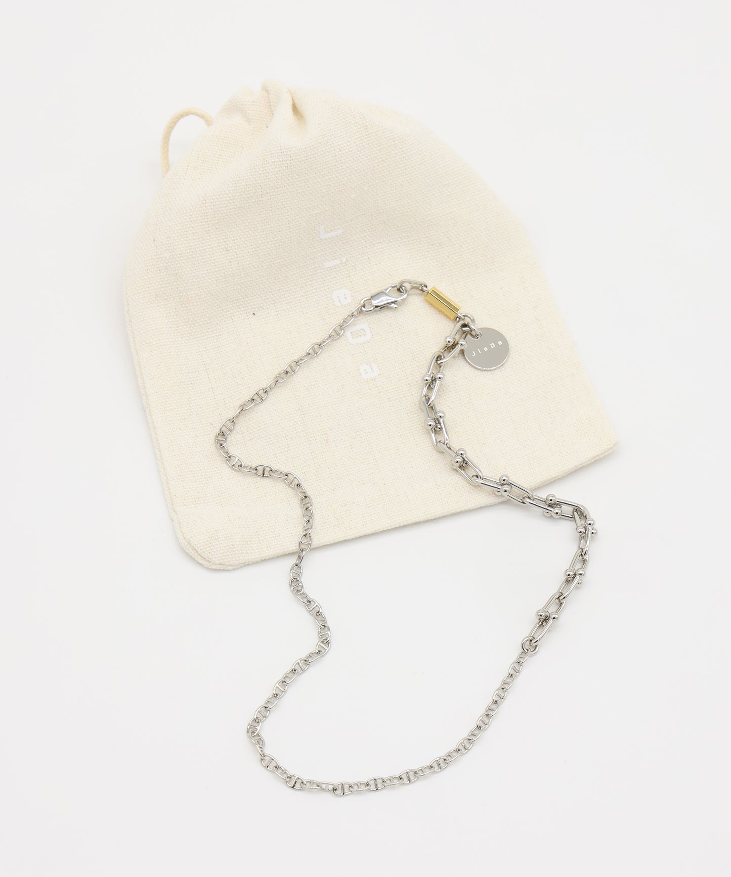 SWITCHING NECKLACE