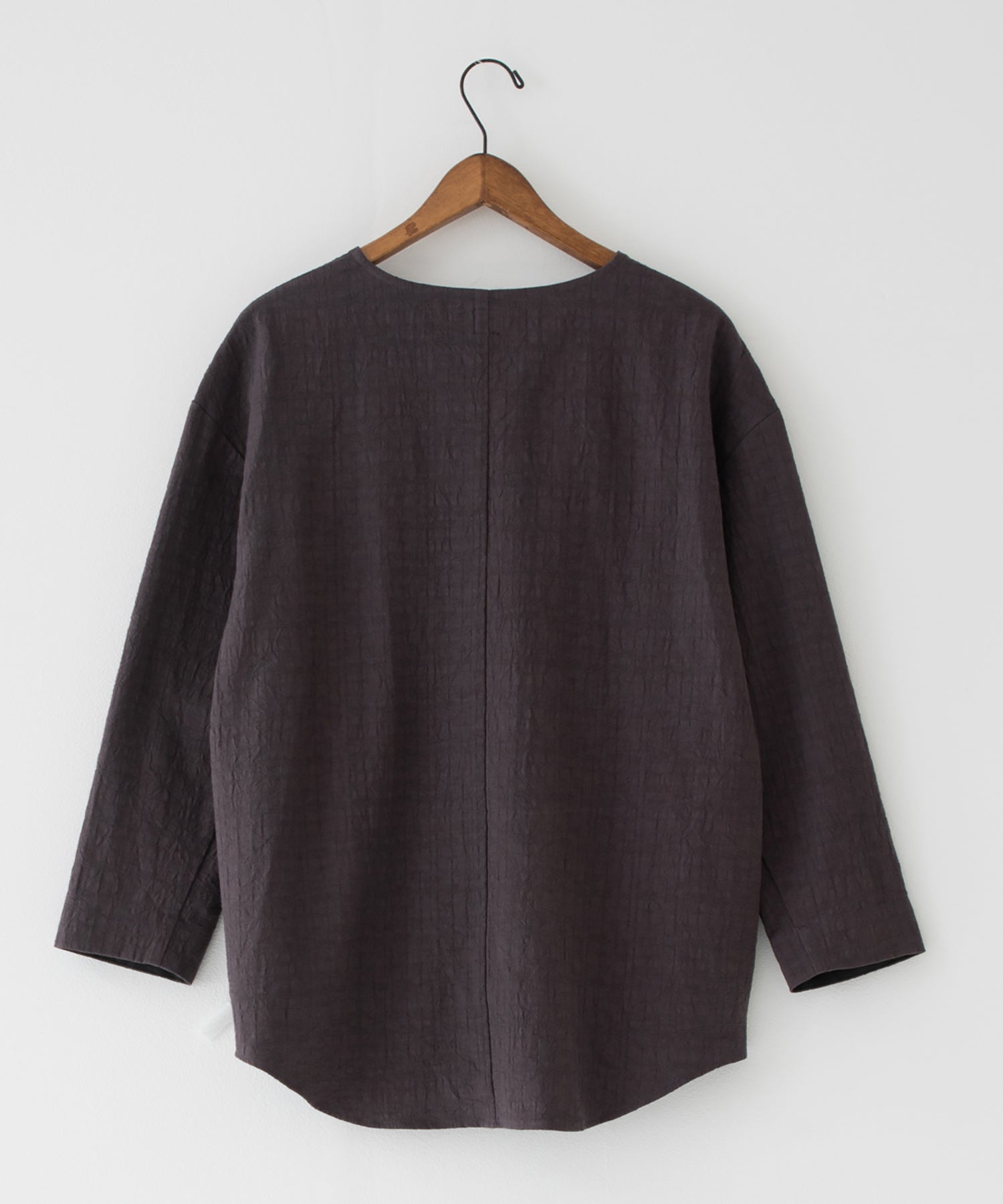 wrinkled effect v-neck pullover – ANLIO（アンリオ）