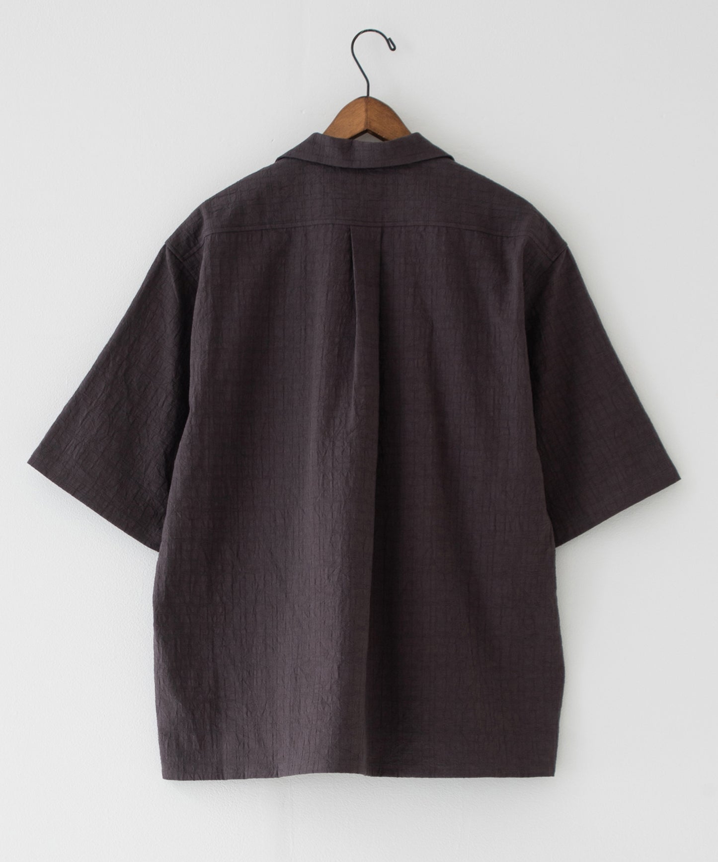 wrinkled effect open collar shirt