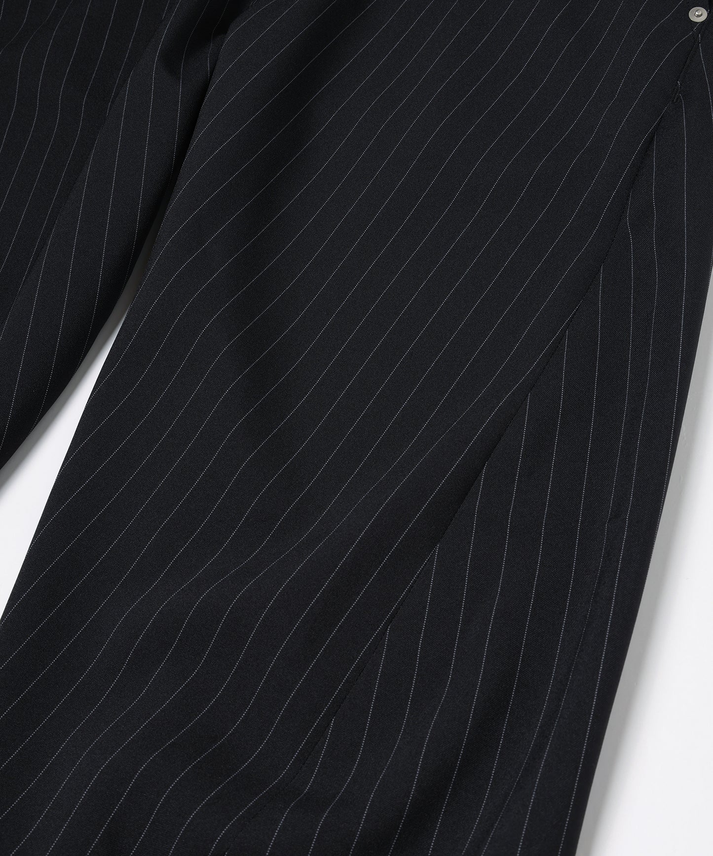 3D STRIPE CUTTING PANTS