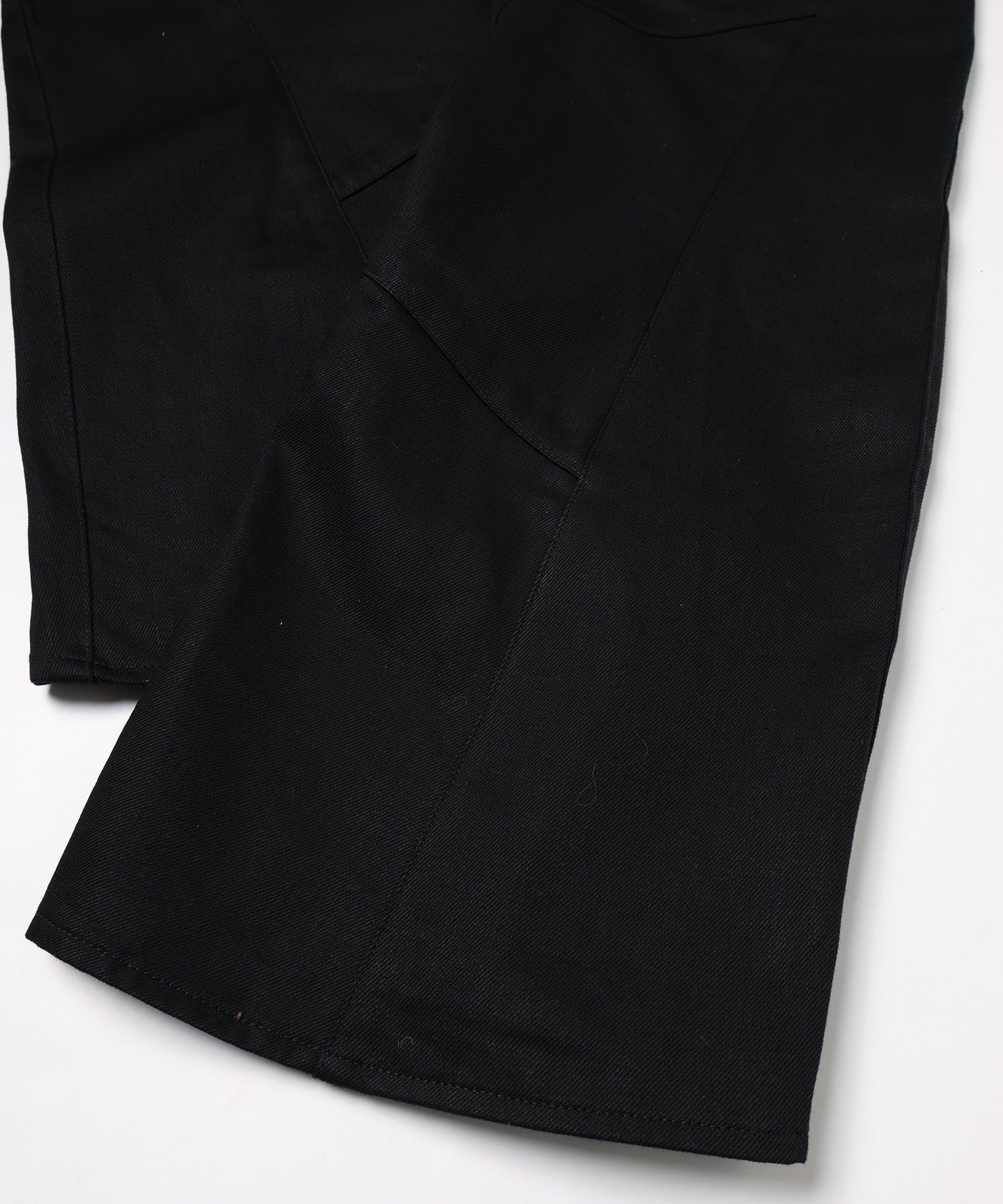 ENGINEERED DRAPING FLARE DENIM PANTS