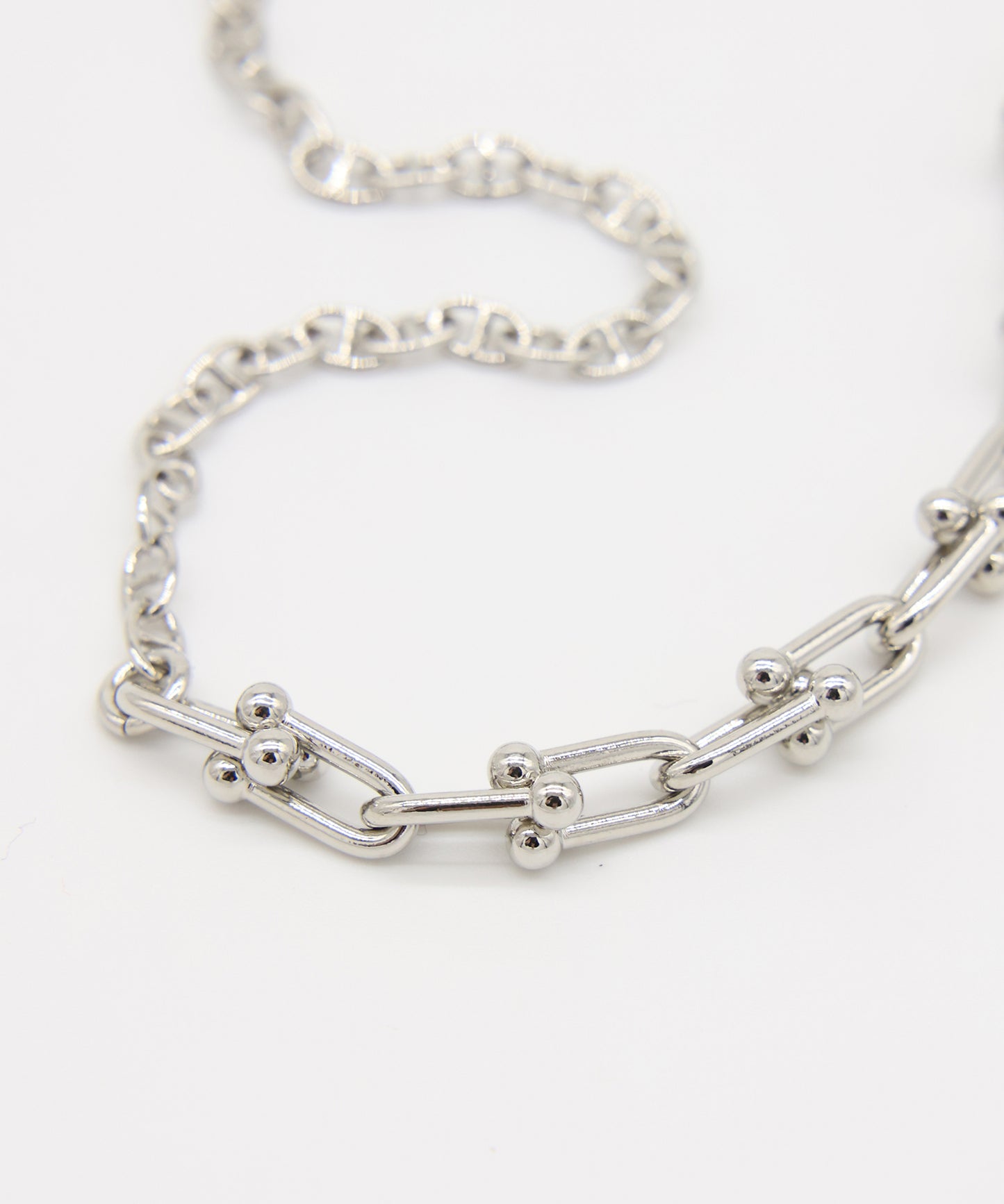SWITCHING NECKLACE