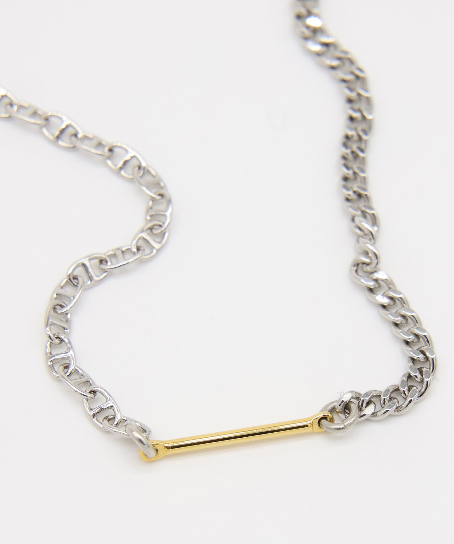 THIN SWITCHING NECKLACE