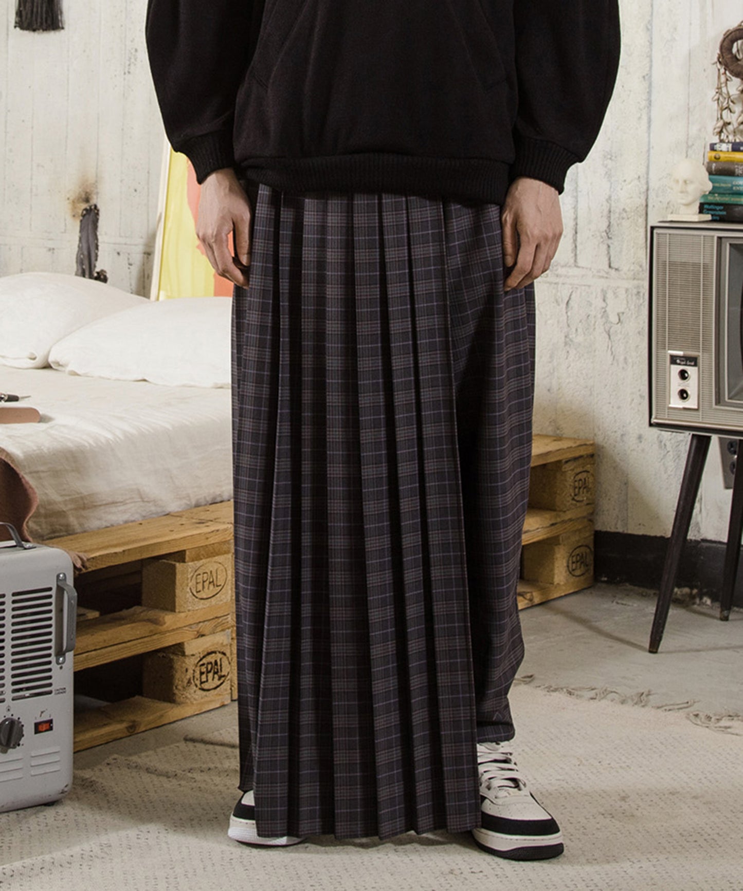 Checked Exchange Pleats Pants