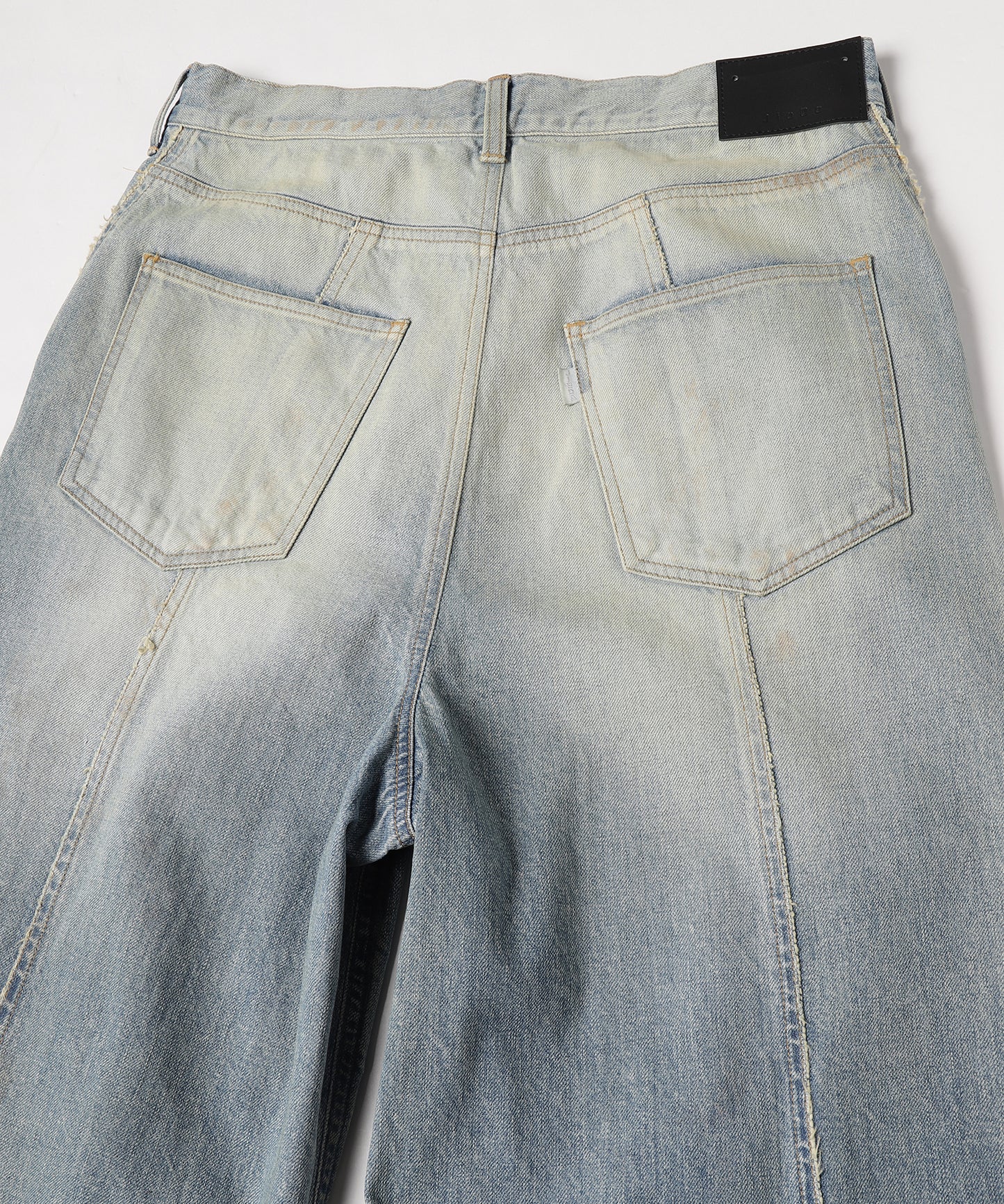 USED LOOSE FIT JEANS