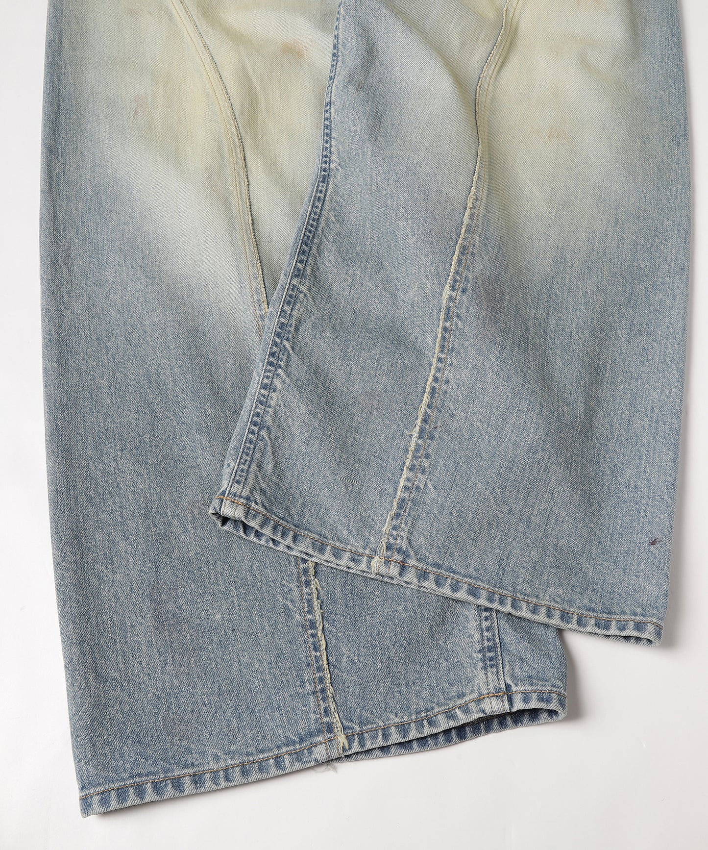 USED LOOSE FIT JEANS