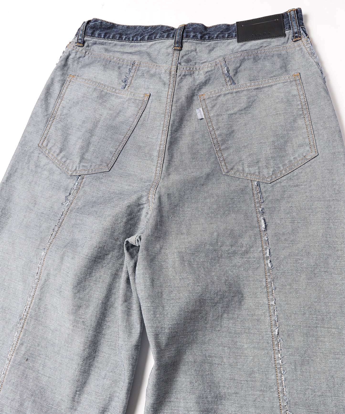 BACK SIDE LOOSE FIT JEANS